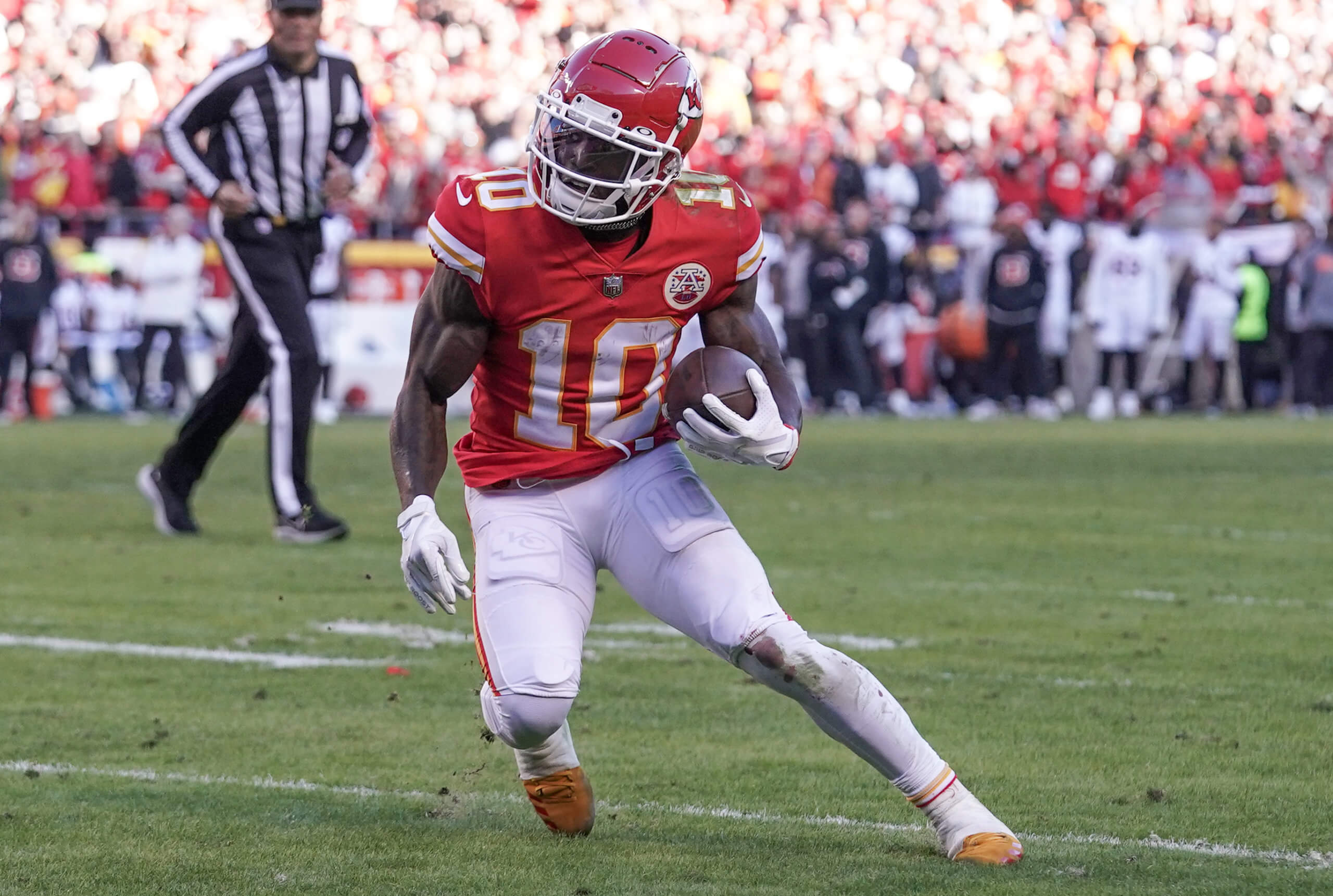 Miami Dolphins WR Tyreek Hill Reveals Why He Wasn't Traded to New York Jets  - Sports Illustrated New York Jets News, Analysis and More