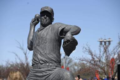 Tom Seaver Statue Mets