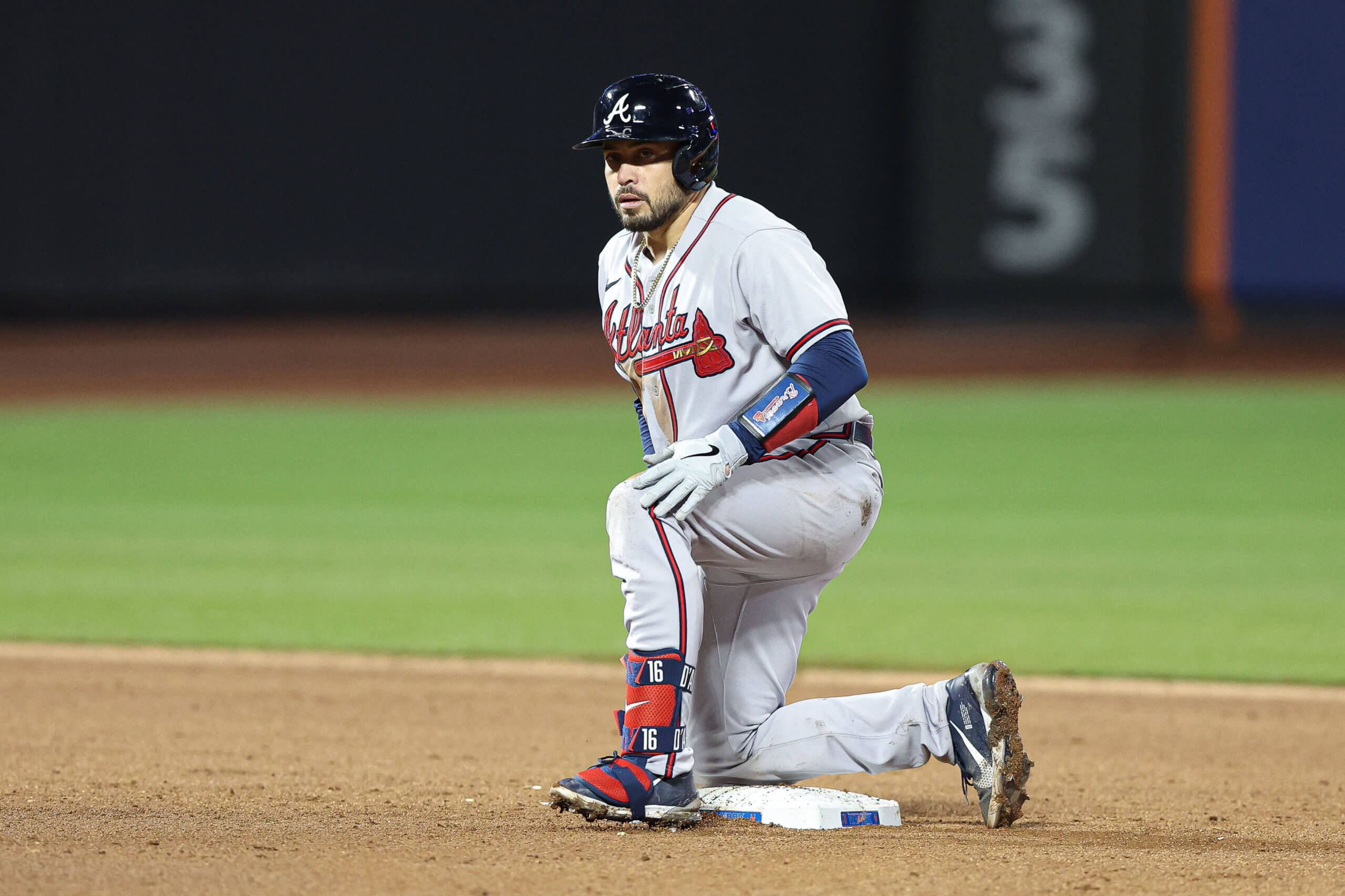 Travis d'Arnaud haunts Buck-less Mets again with big night; lifts Braves to  series-opening win