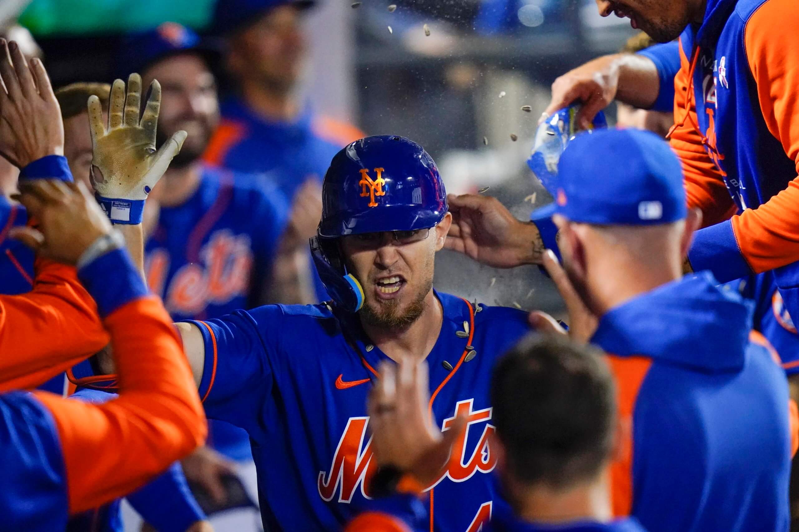 Reds 5, Mets 4  Jesse Winker's home run off Edwin Diaz in ninth lifts Reds