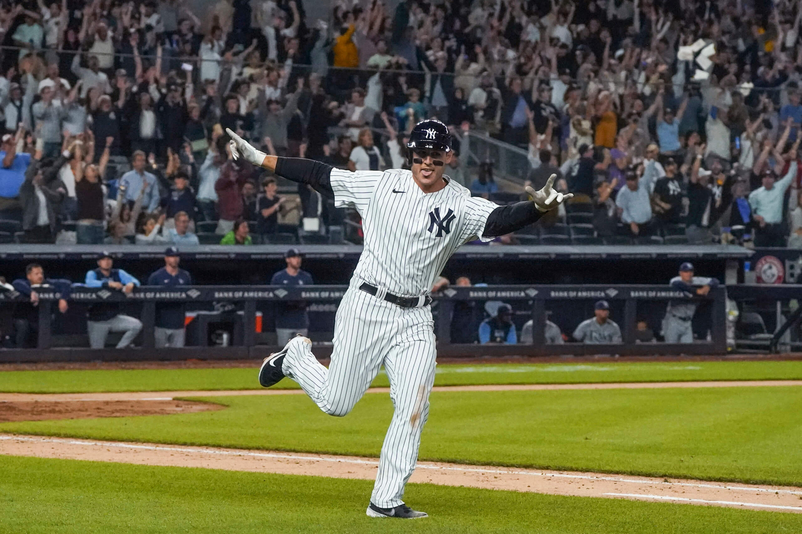 Anthony RIzzo ON FIRE since joining Yankees! (4 hits, 2 home runs
