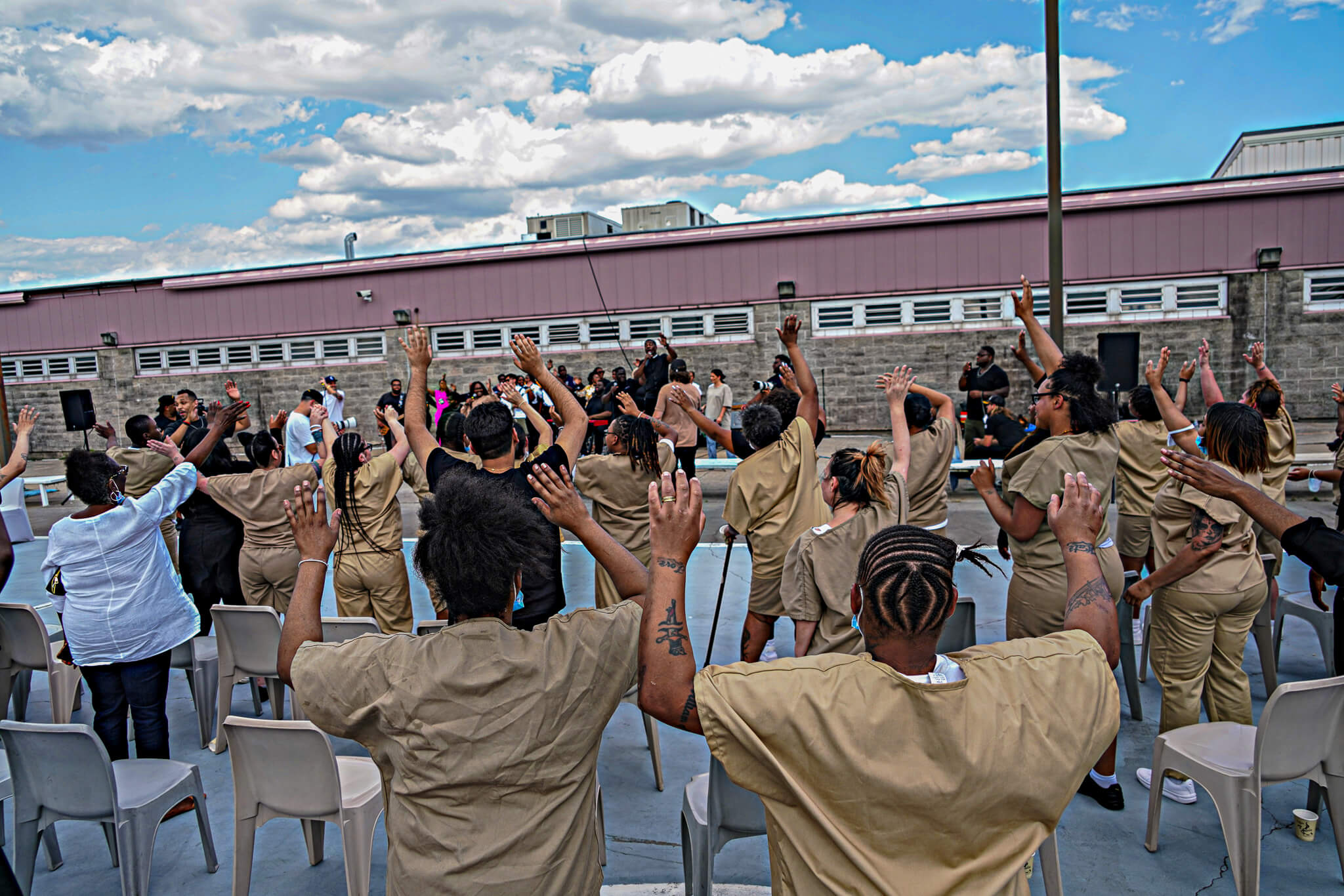 EXCLUSIVE: Jailhouse rock at Rikers Island, as Christian rock artists Kirk  Franklin and Maverick City perform for incarcerated | amNewYork