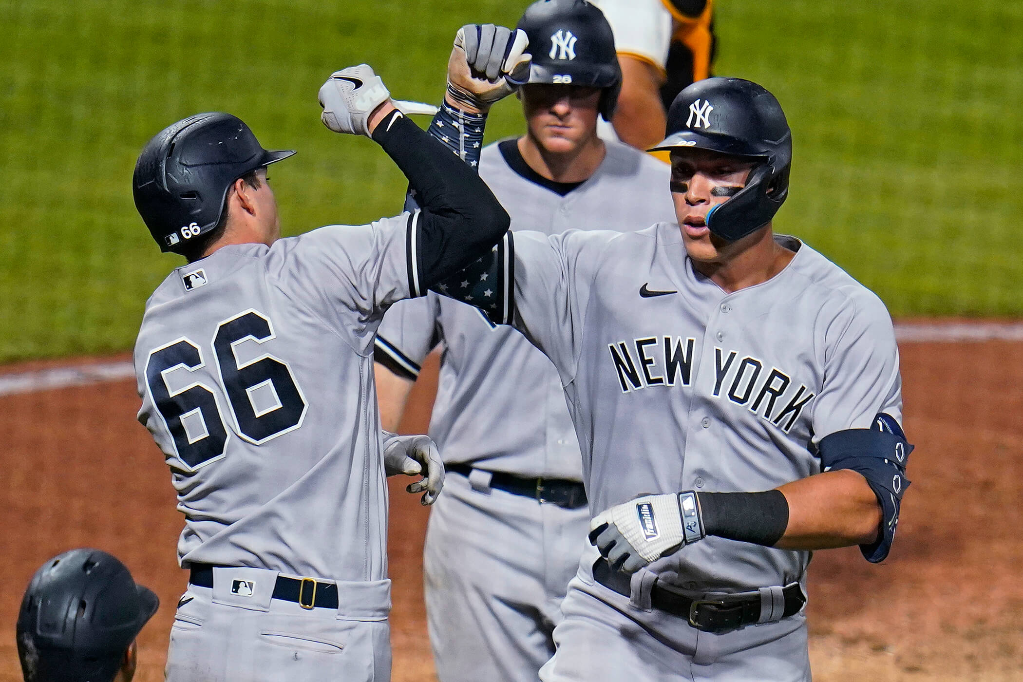 Kyle Higashioka hits three of Yankees' seven HRs in second straight