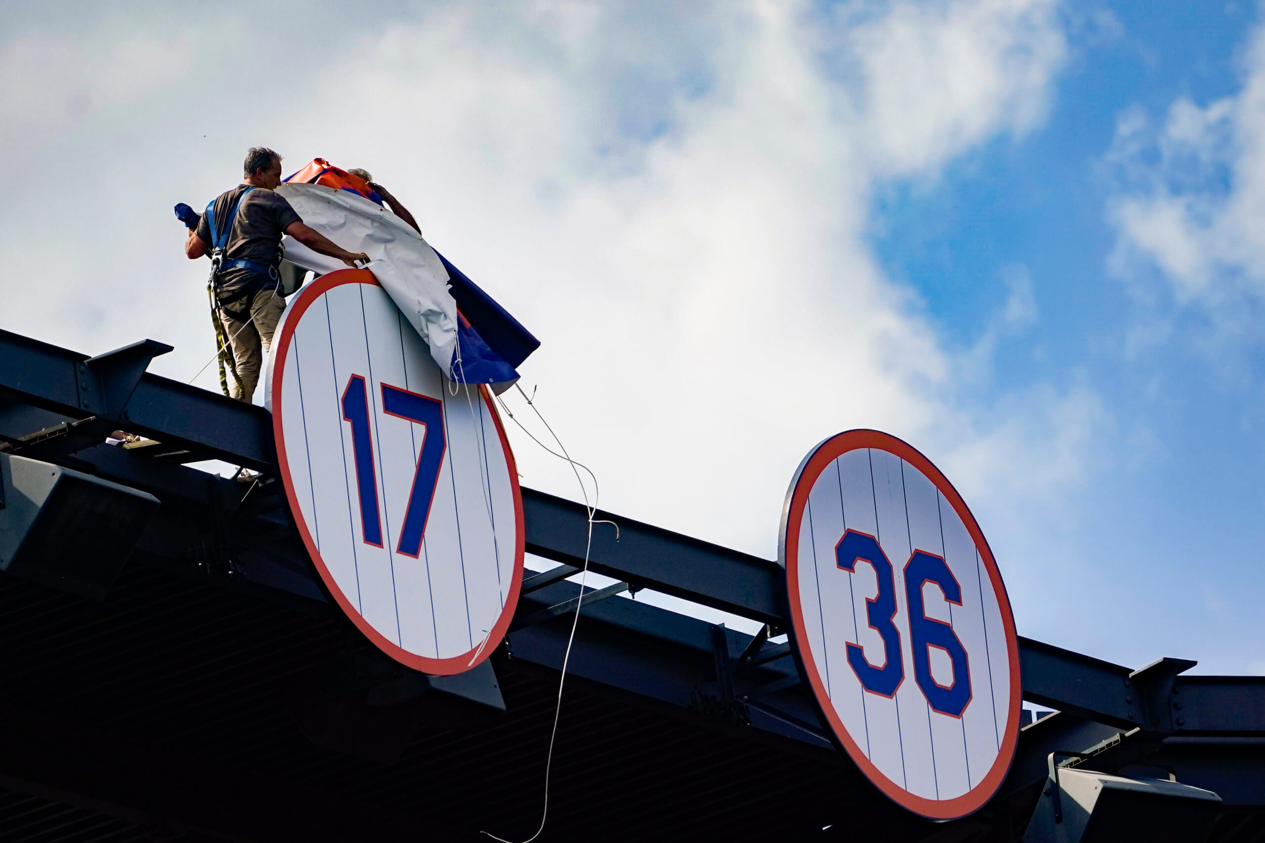 METS TO RETIRE #18 and #16. For Darryl Strawberry and Dwight Gooden…, by New  York Mets, Aug, 2023
