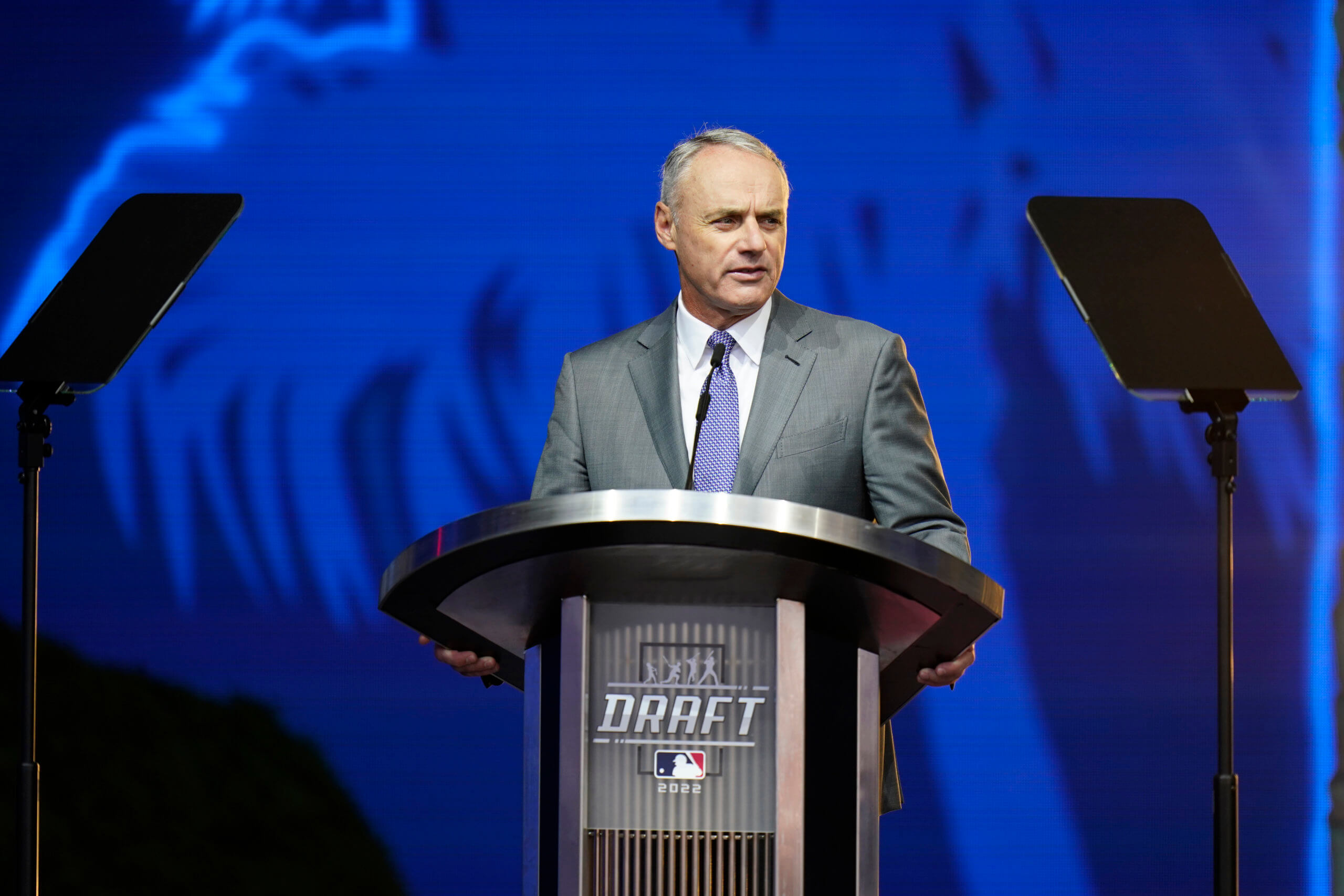 MLB, players agree to negotiate on international draft