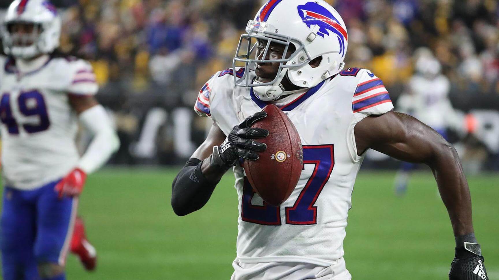 Buffalo Bills CB Tre'Davious White carted off field after non-contact leg  injury - On3