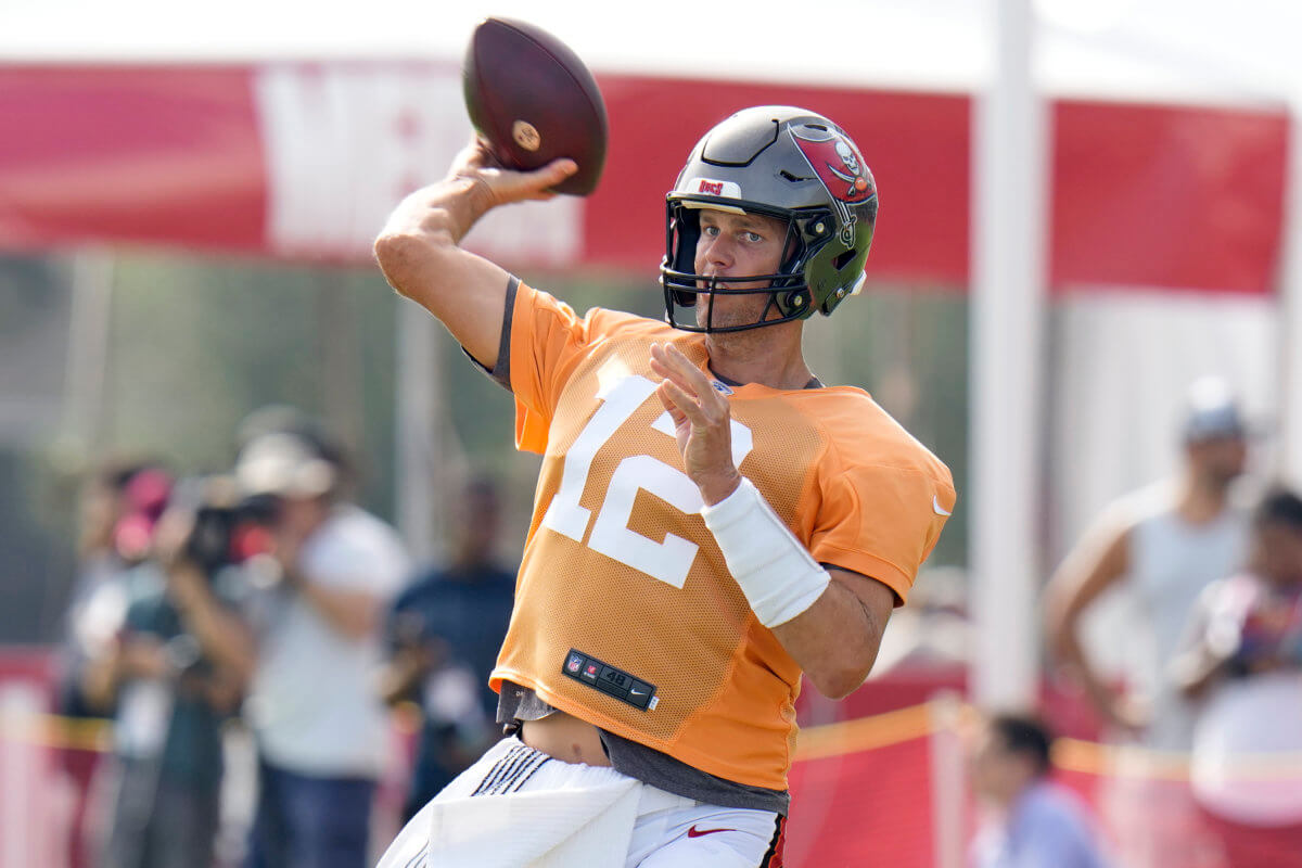 Bucs QB Tom Brady officially back on the field after absence