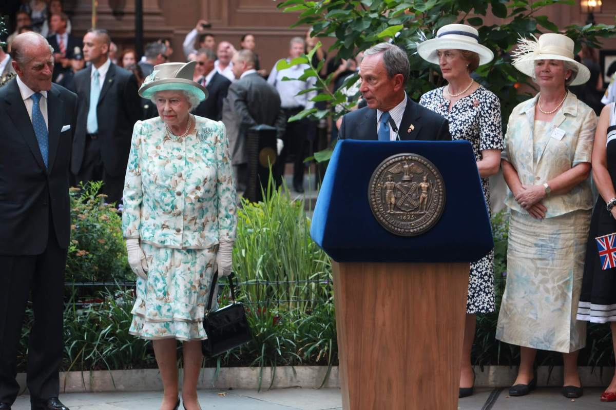 Mayor Michael Bloomberg speaks next to Queen Elizabeth at the dedication of the British Garden