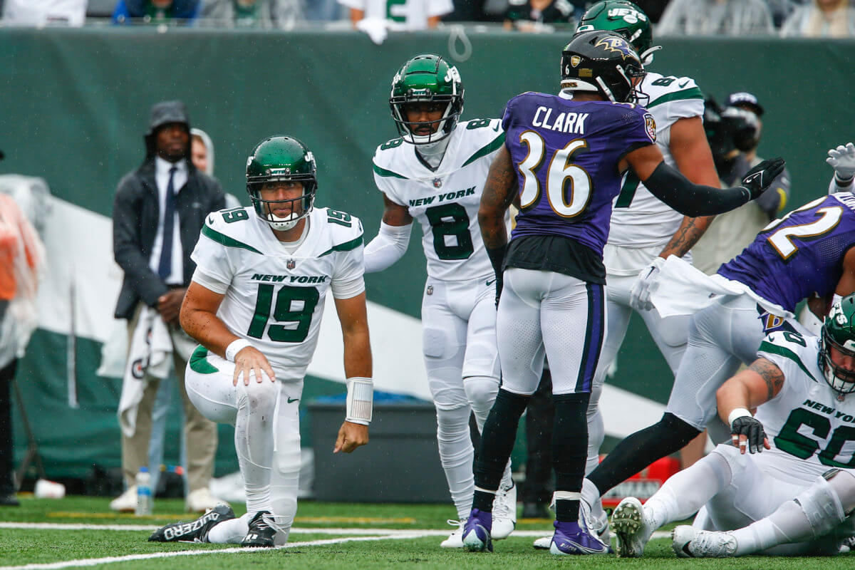 Why was the NFL game delayed? Lights out during Jets vs Browns