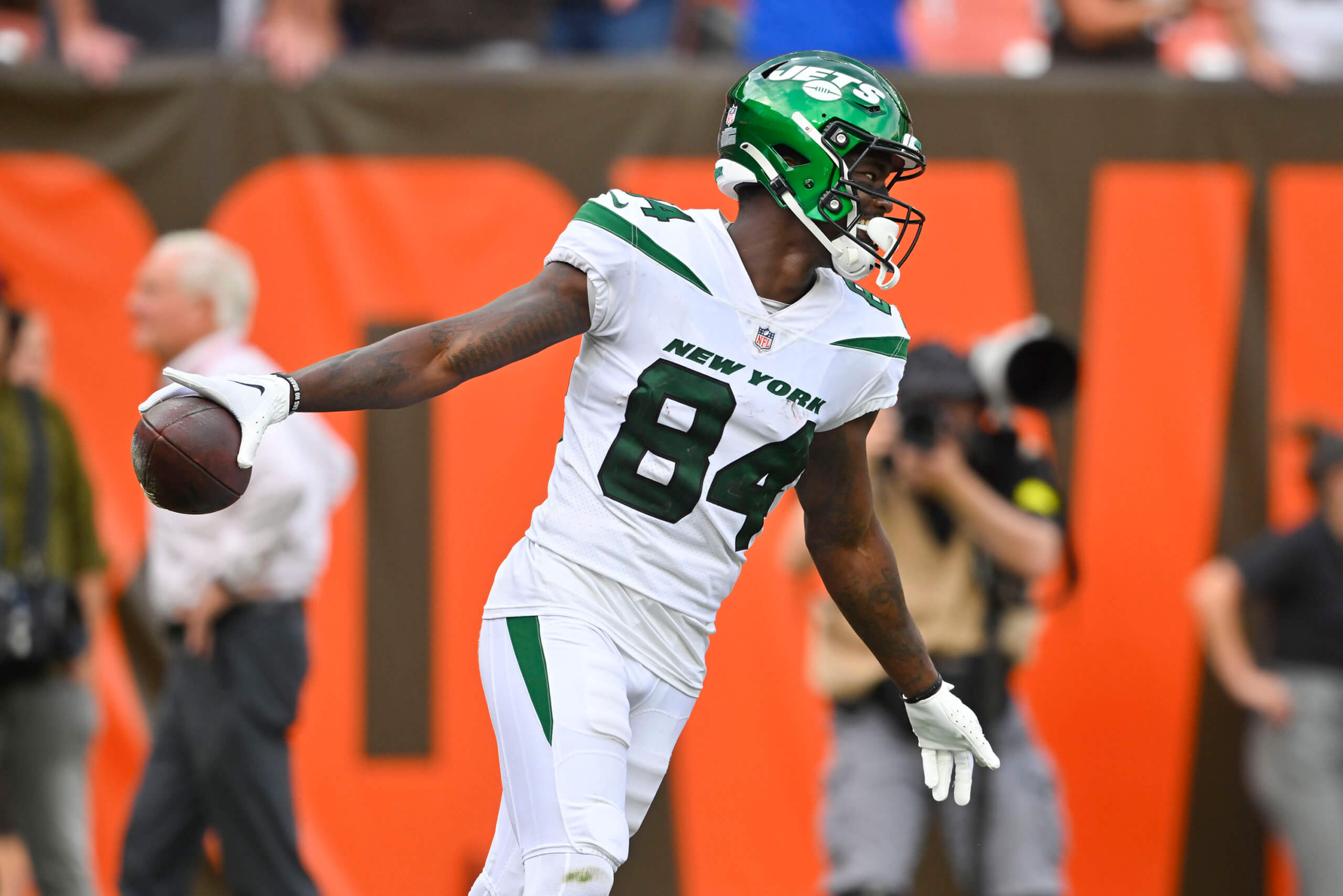 Corey Davis of Jets says he is stepping away from football