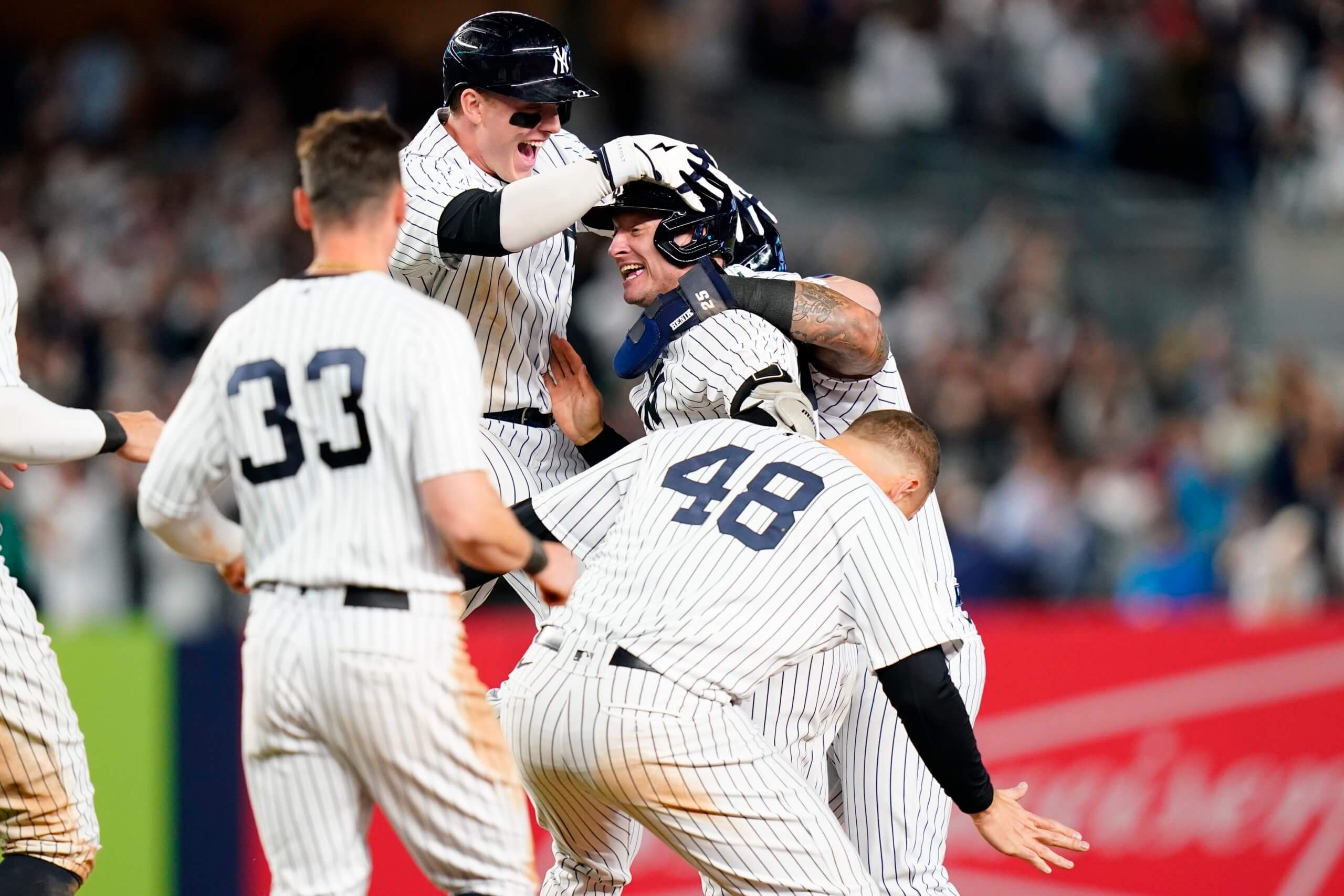 Tim Locastro steals base, scores tying run in Yankees win
