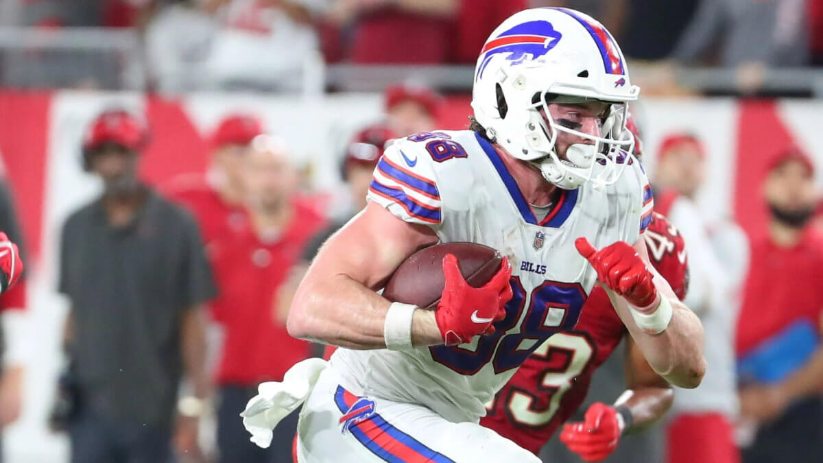 Every Tight End In Buffalo Bills History, Ranked By Fans