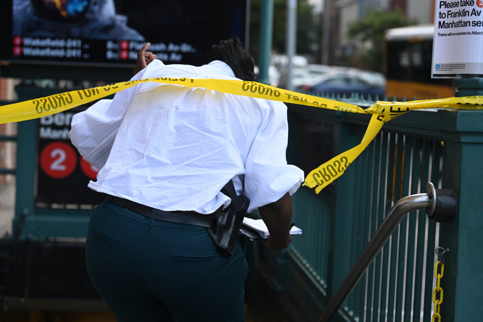 Man Slashes Guy In The Back On Brooklyn Subway Train: NYPD | AmNewYork