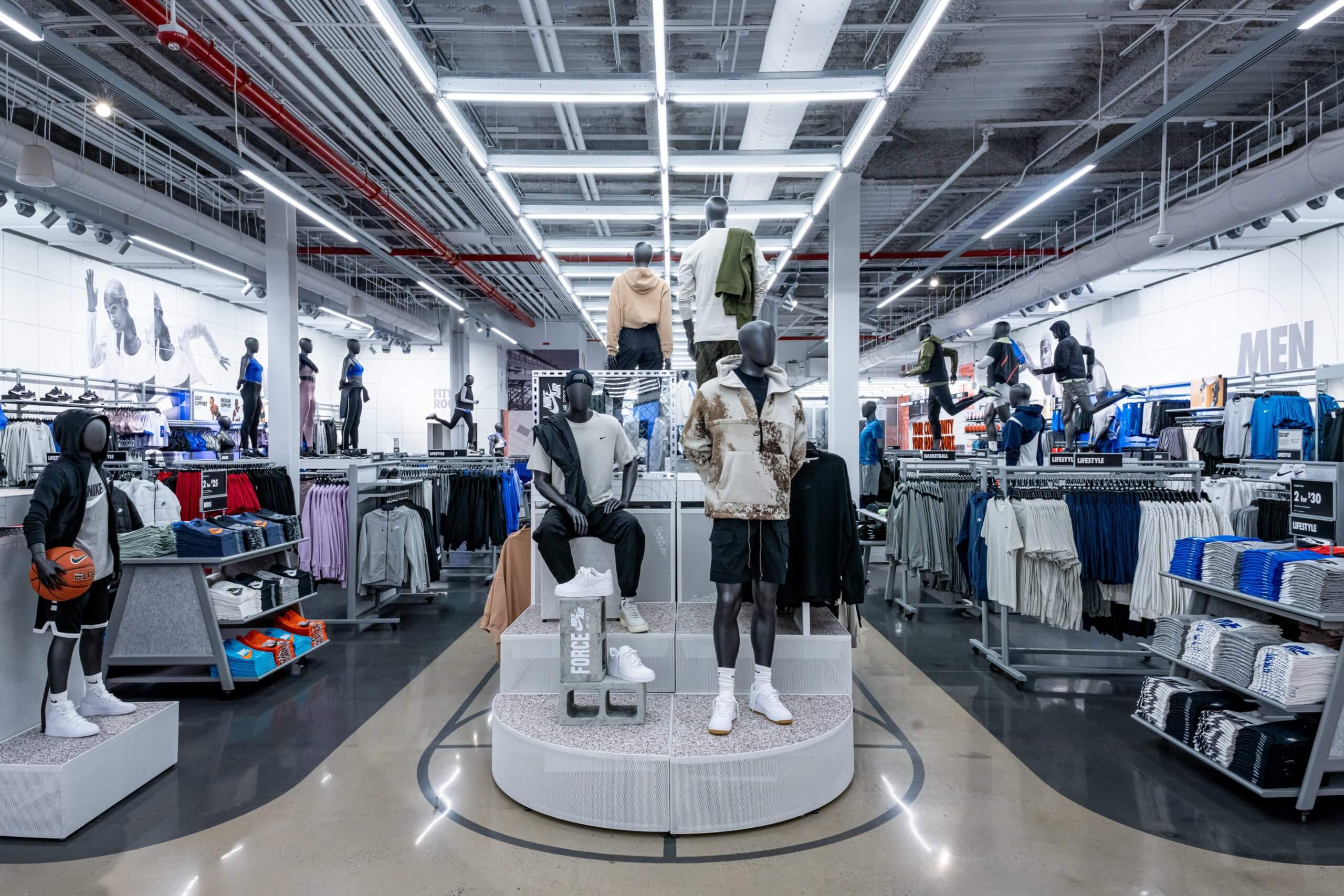 venster steen Snel Nike opens new retail store in Harlem | amNewYork