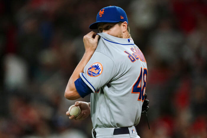 Jacob deGrom dealing with injury issue early in Rangers career