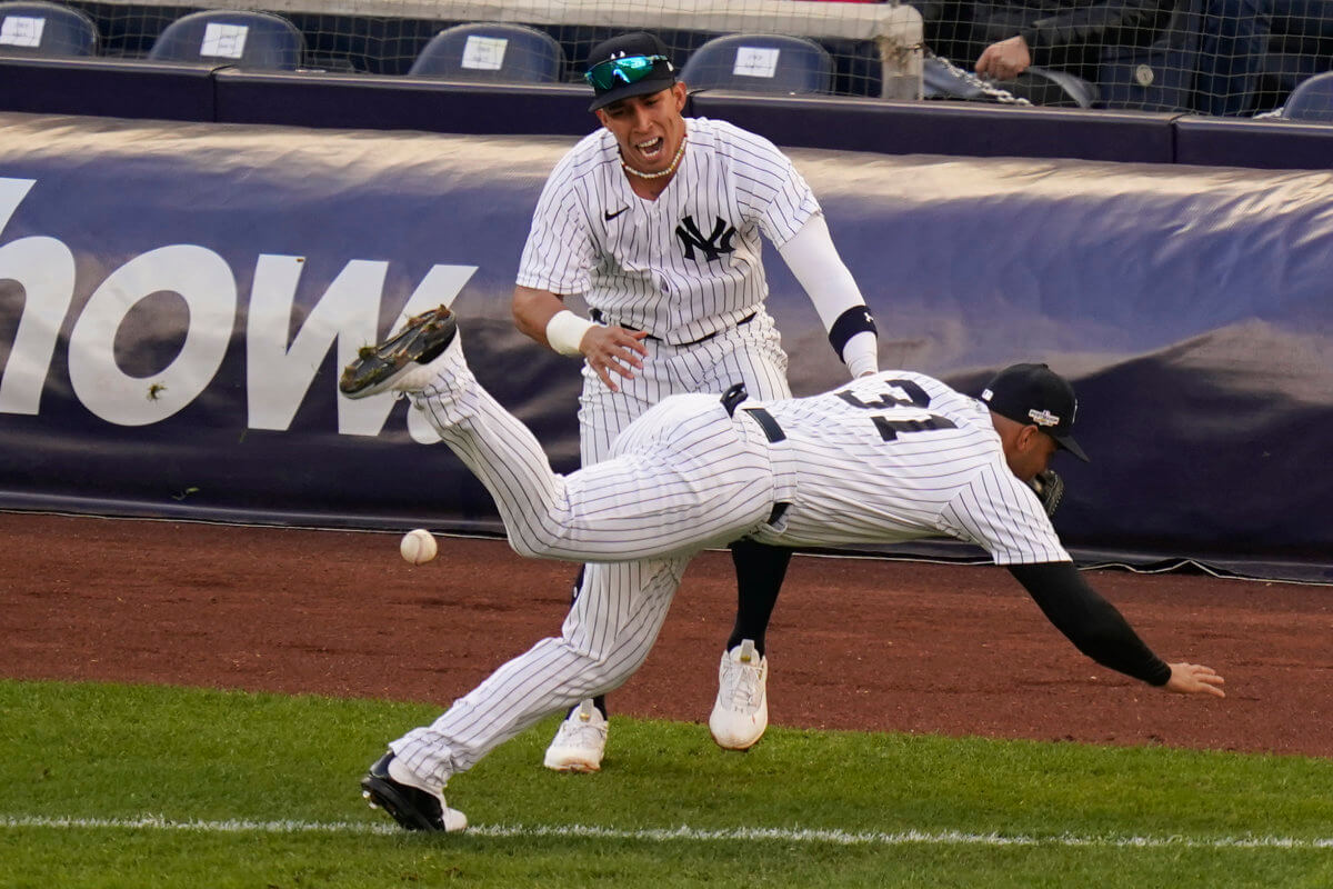 Yankees: 3rd inning collision causes scare for New York