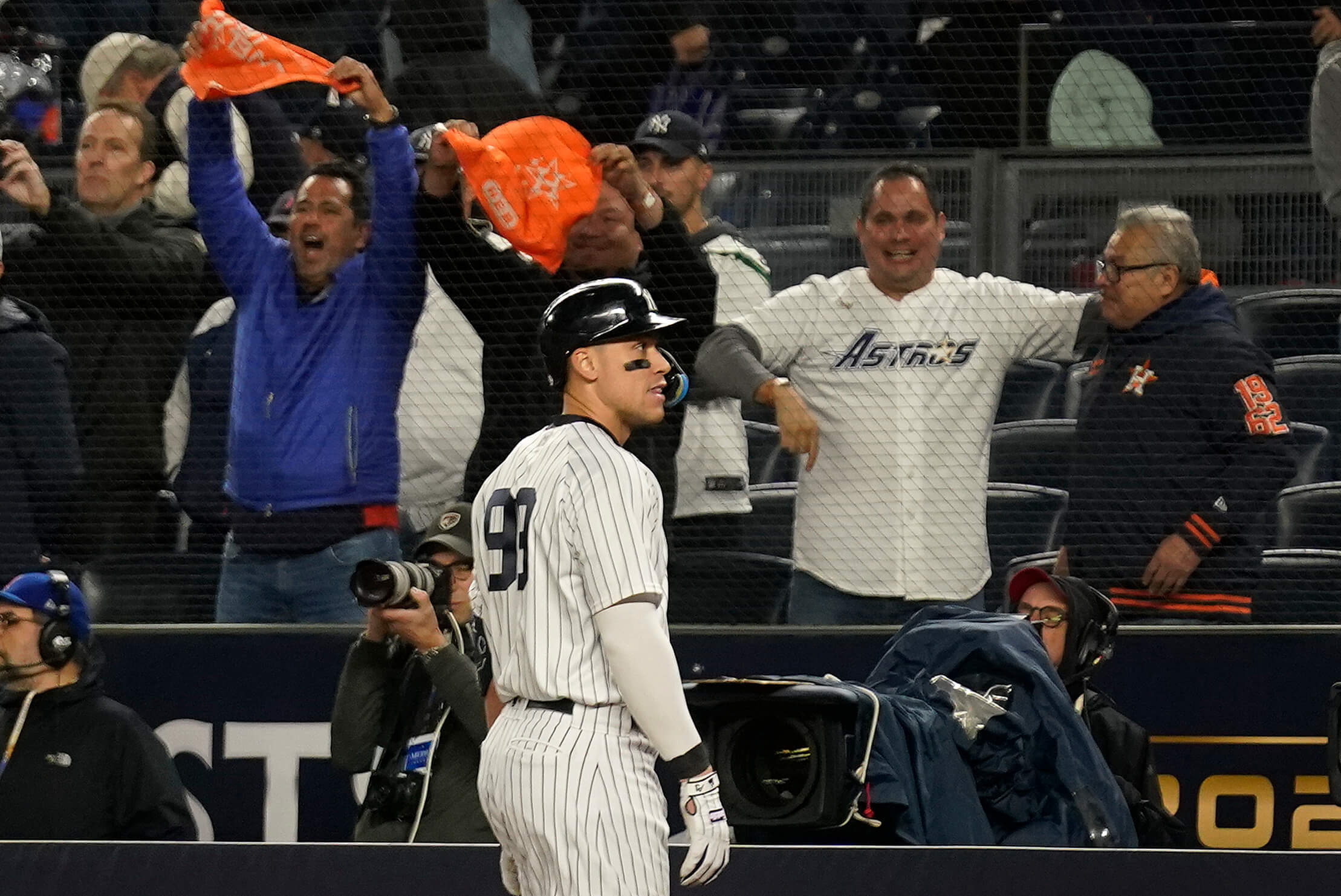 New York Yankees fans ecstatic as Aaron Judge takes BP in Colorado