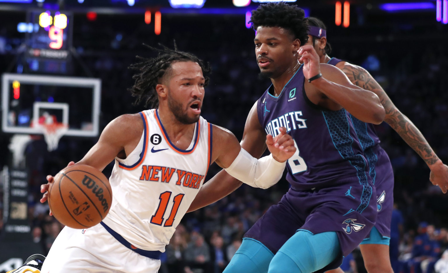 Knicks Ride Jalen Brunson To 134-131 Overtime Victory Over Hornets ...