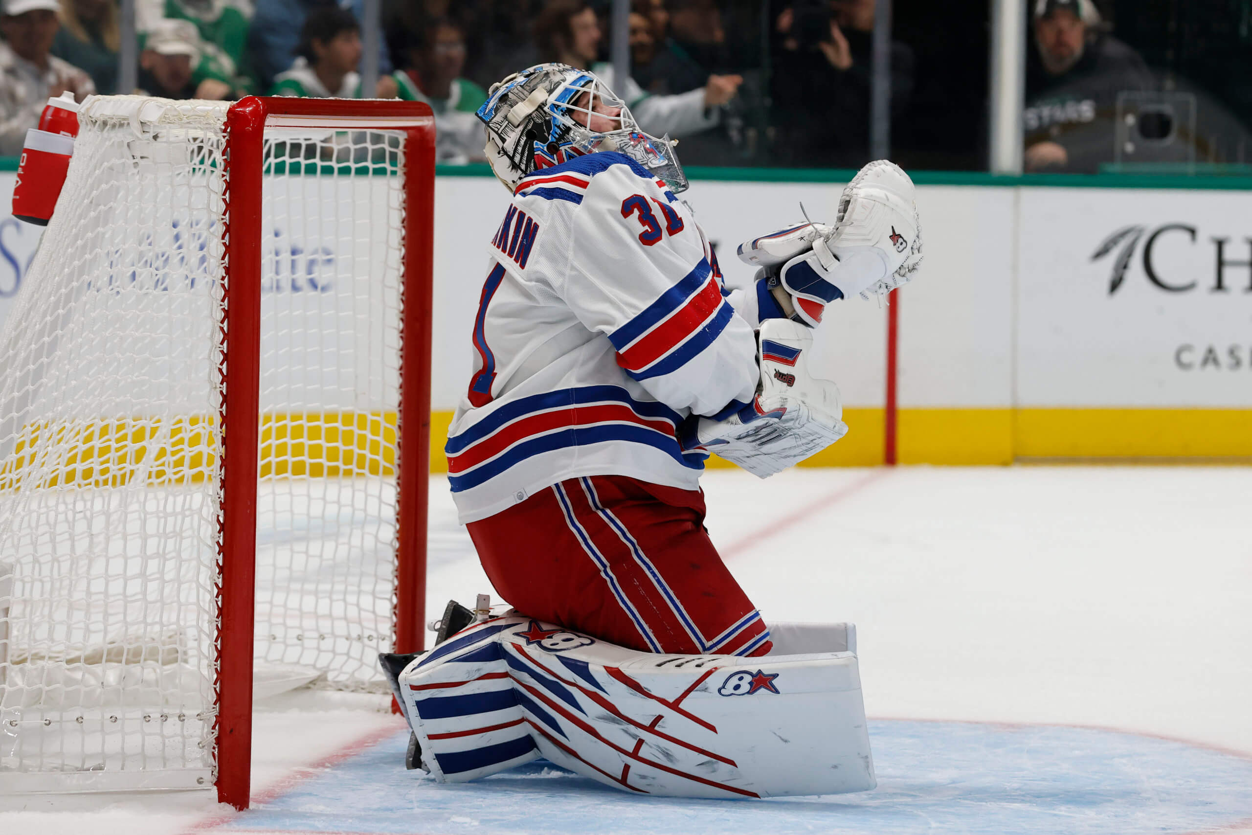 Flyers got their first look at goaltender Carter Hart in overtime loss to  New Jersey