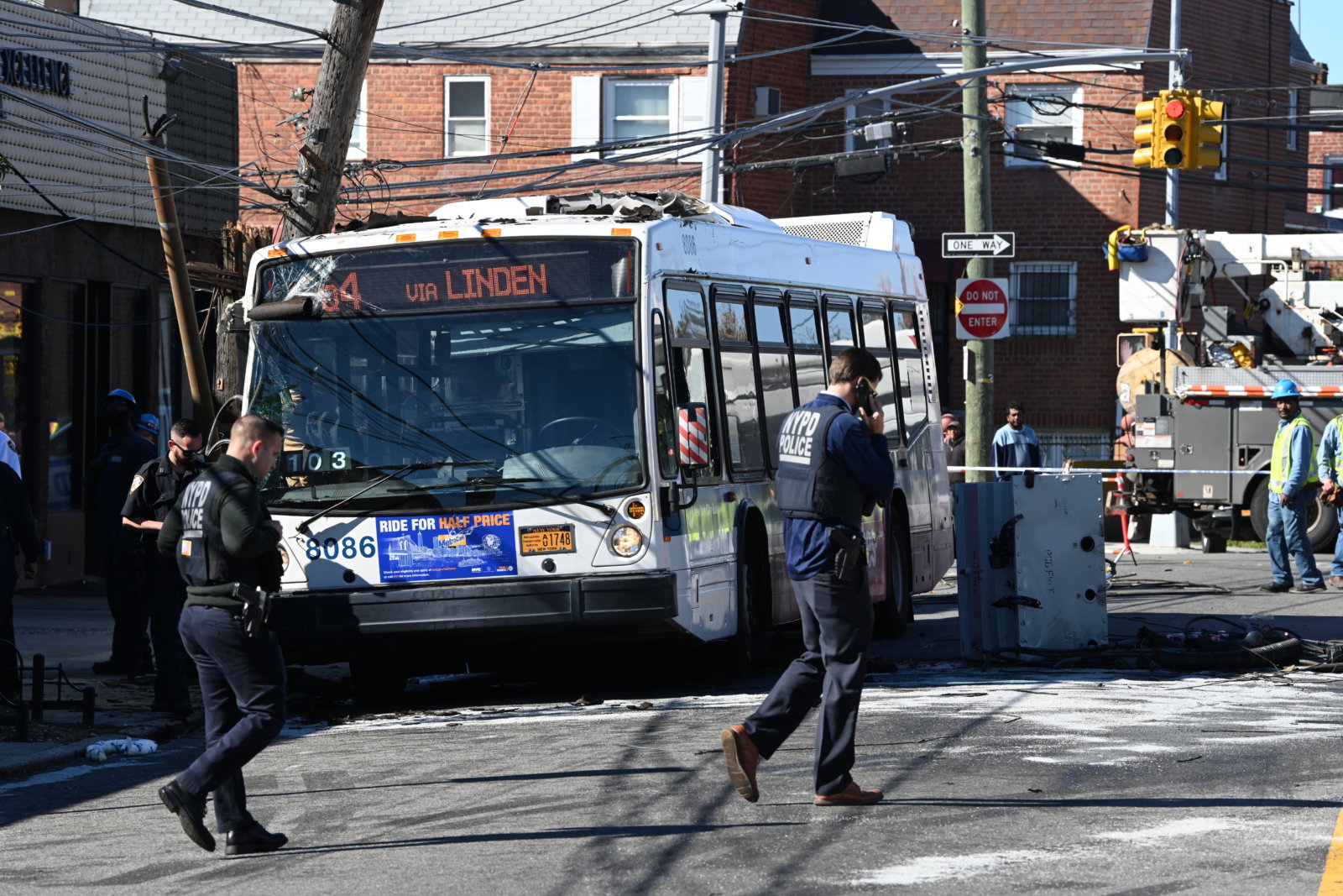 Chaos in Queens: Man holds bus driver hostage, sets in motion hundreds ...