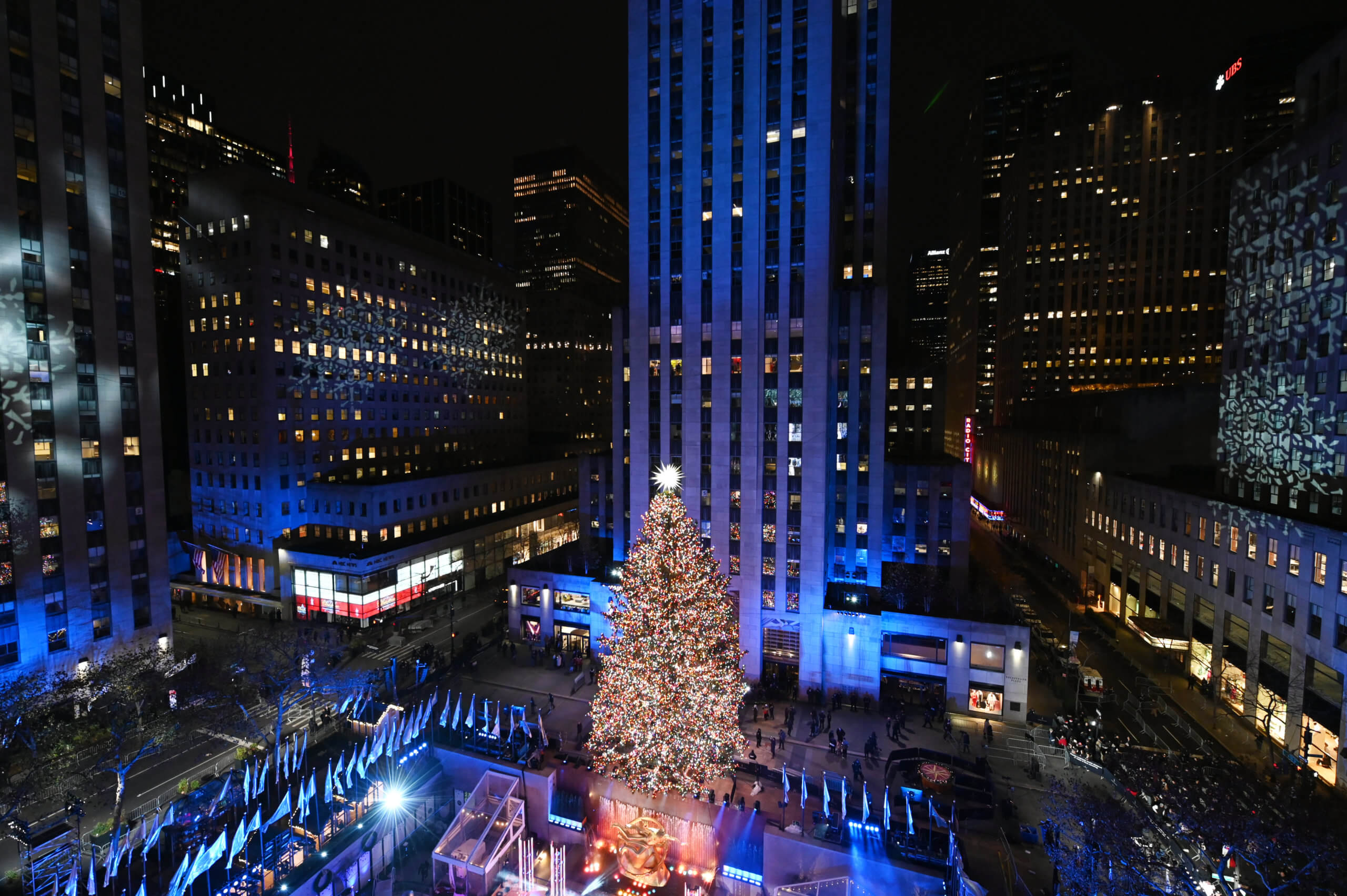 Rockin' around the Christmas tree: Rockefeller tree lit up in New York
