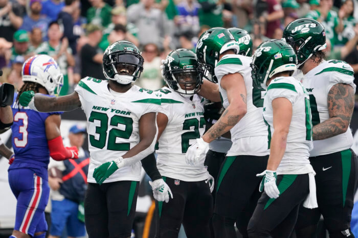 New York Jets cornerback Sauce Gardner (1) against the Buffalo Bills in an  NFL football game, Sunday, Dec. 11, 2022, in Orchard Park, N.Y. Bills won  20-12. (AP Photo/Jeff Lewis Stock Photo - Alamy