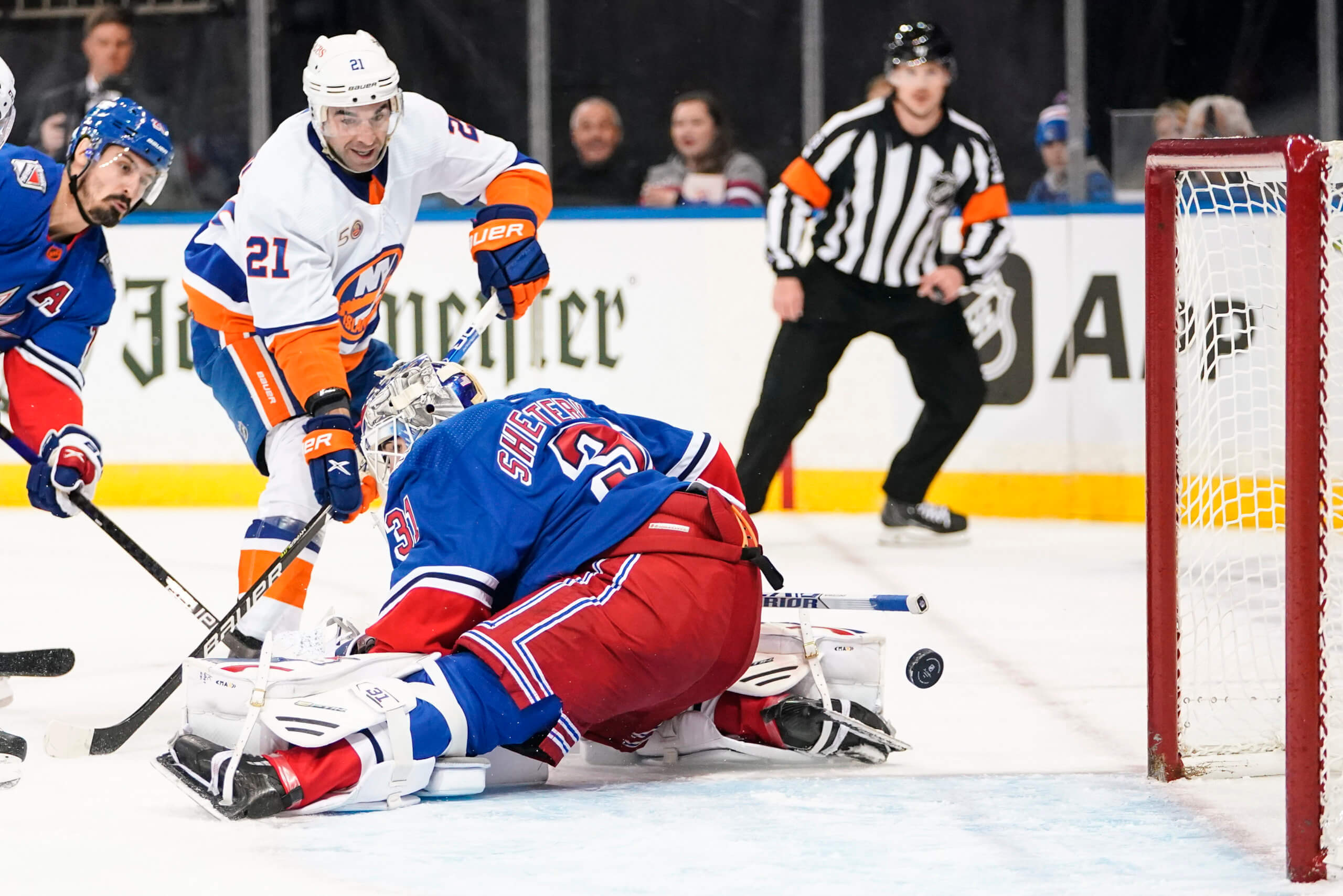 Islanders to face Rangers at MetLife Stadium in February 2024 for NHL’s