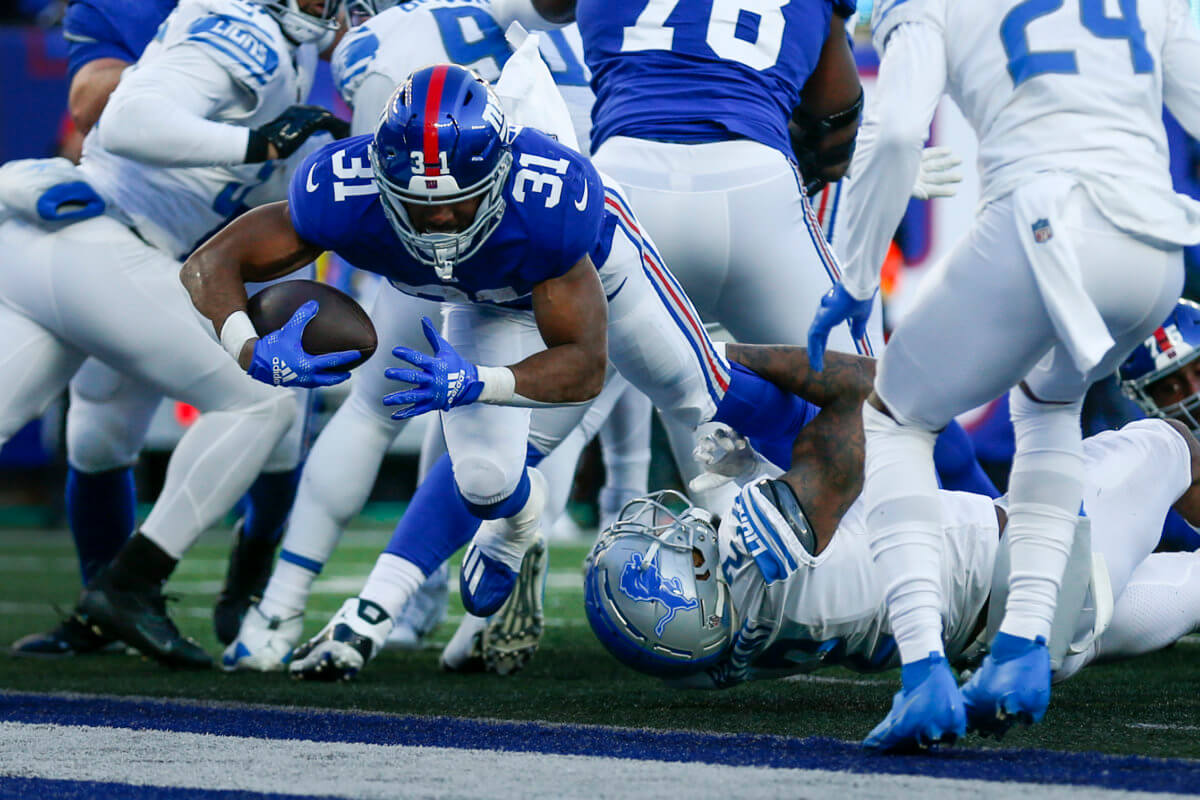 Giants outlast Cowboys 23-19, eliminate Dallas from playoff race