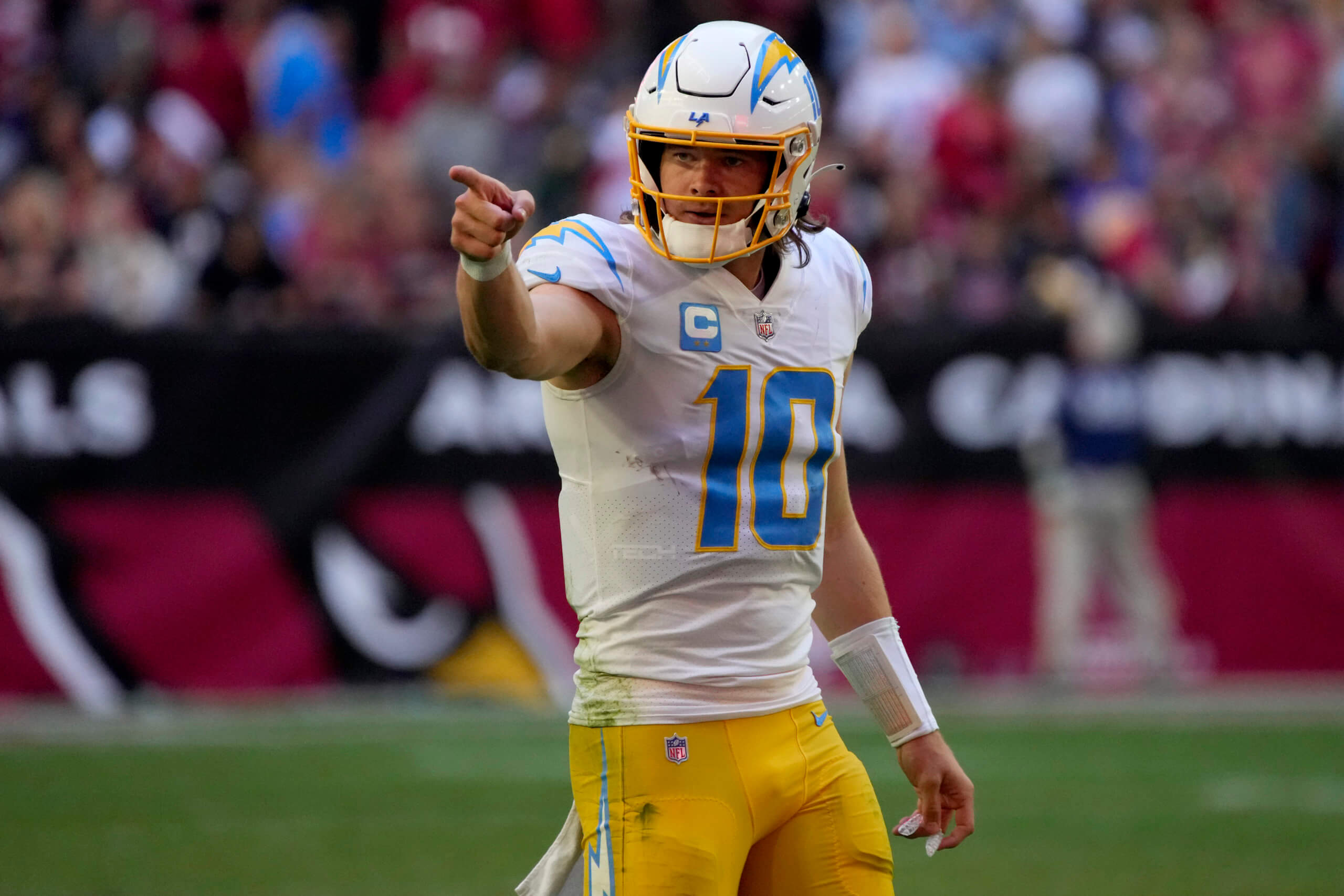 Dolphins vs Chargers Prediction, Odds & Best Bets for Sunday Night Football  (Miami Bounces Back in Primetime)