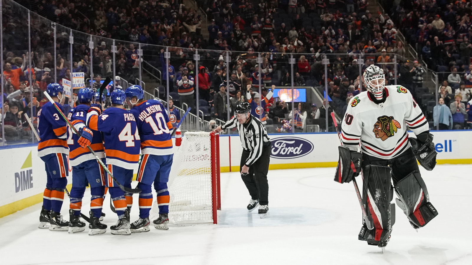 Islanders’ 2nd-period Outburst Fuels 3-0 Win Over Blackhawks | AmNewYork