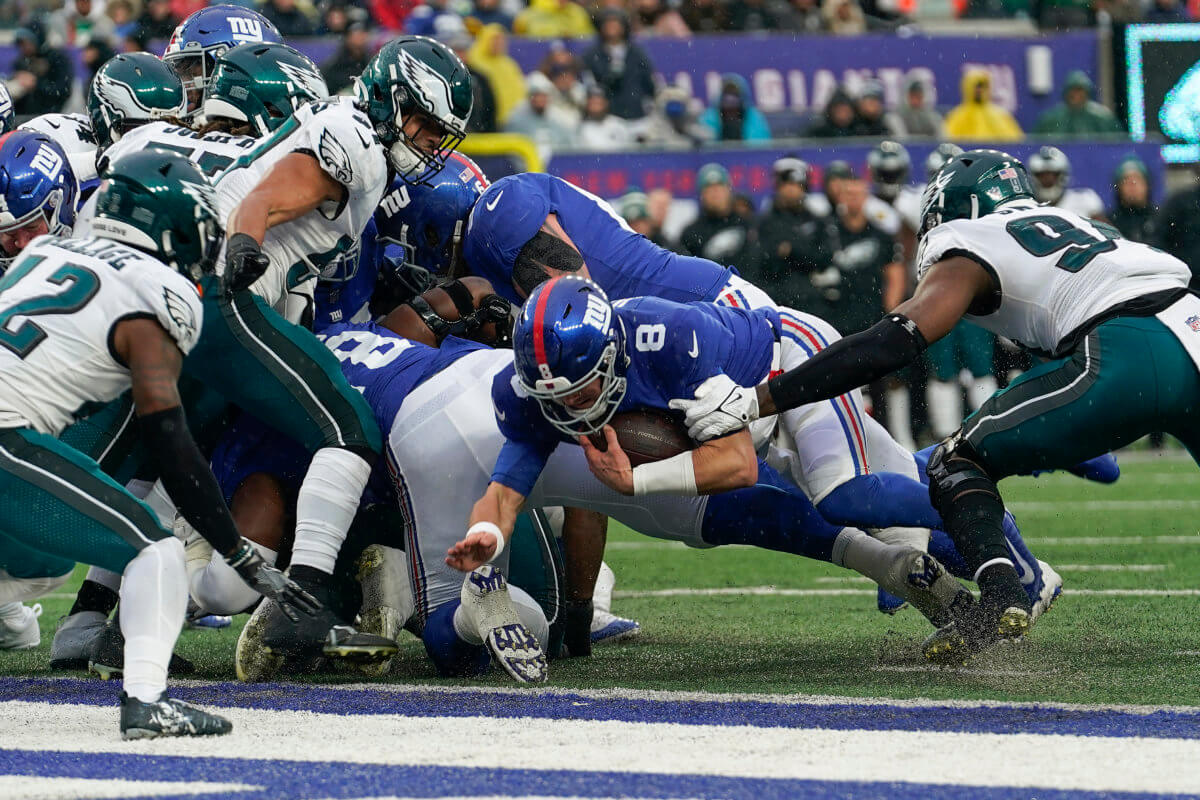 Giants spiral in blowout to Cowboys after injuries pile up