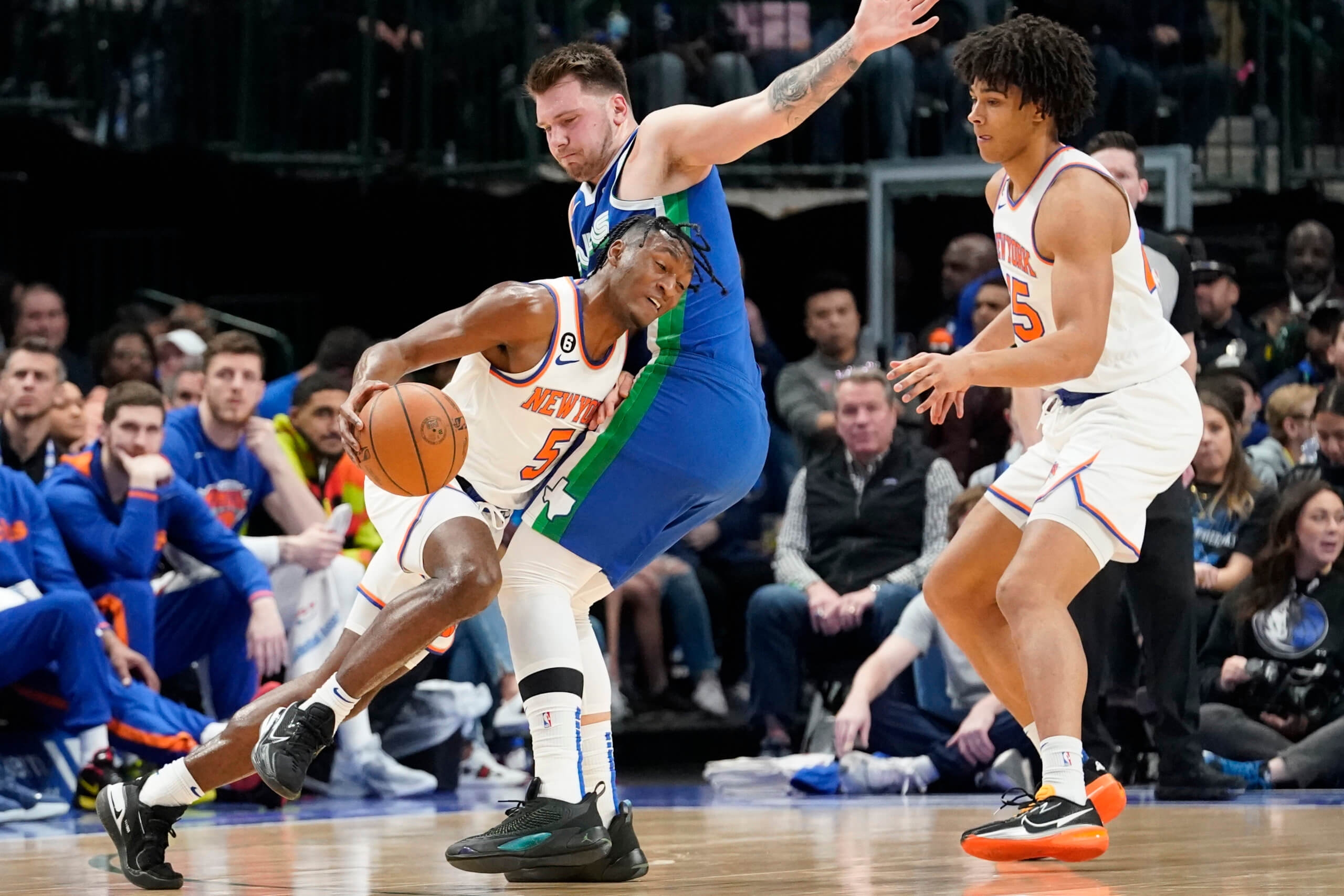 Knicks 121-126 Mavericks: Luka Doncic scores the first 60-20-10