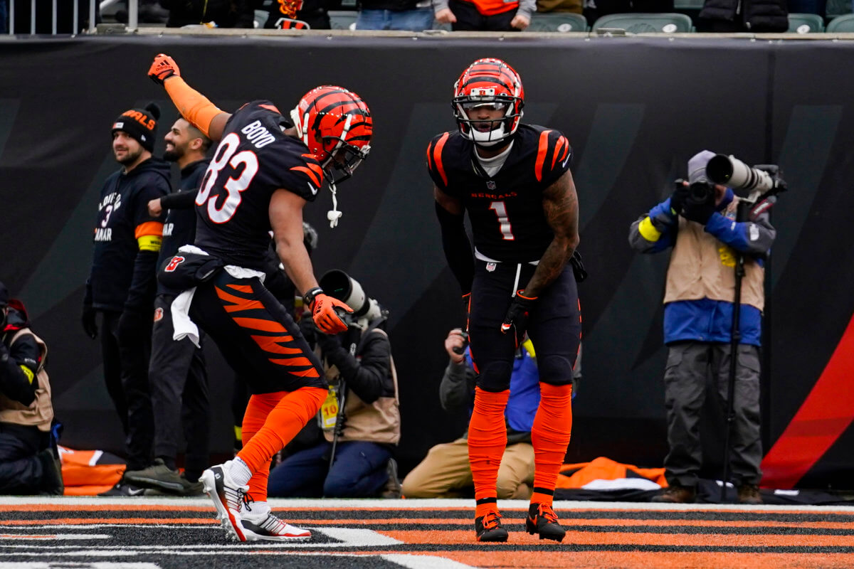 Cincinnati Bengals wide receiver Tyler Boyd (83) warms up before an NFL  football game against the Baltimore Ravens in Cincinnati, Sunday, Jan. 8,  2023. (AP Photo/Jeff Dean Stock Photo - Alamy