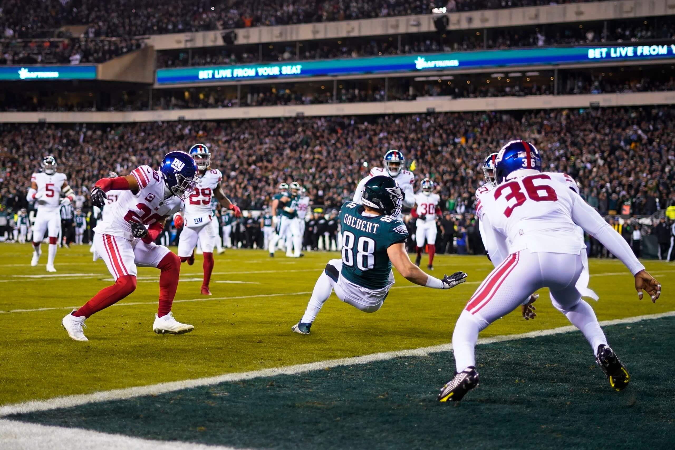 NFC playoffs divisional round: Eagles blow out Giants 38-7