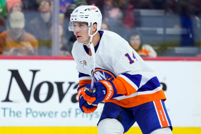 Noah Dobson utilizing lessons from Islanders' vets ahead of expanded  leadership role in 2023 playoffs