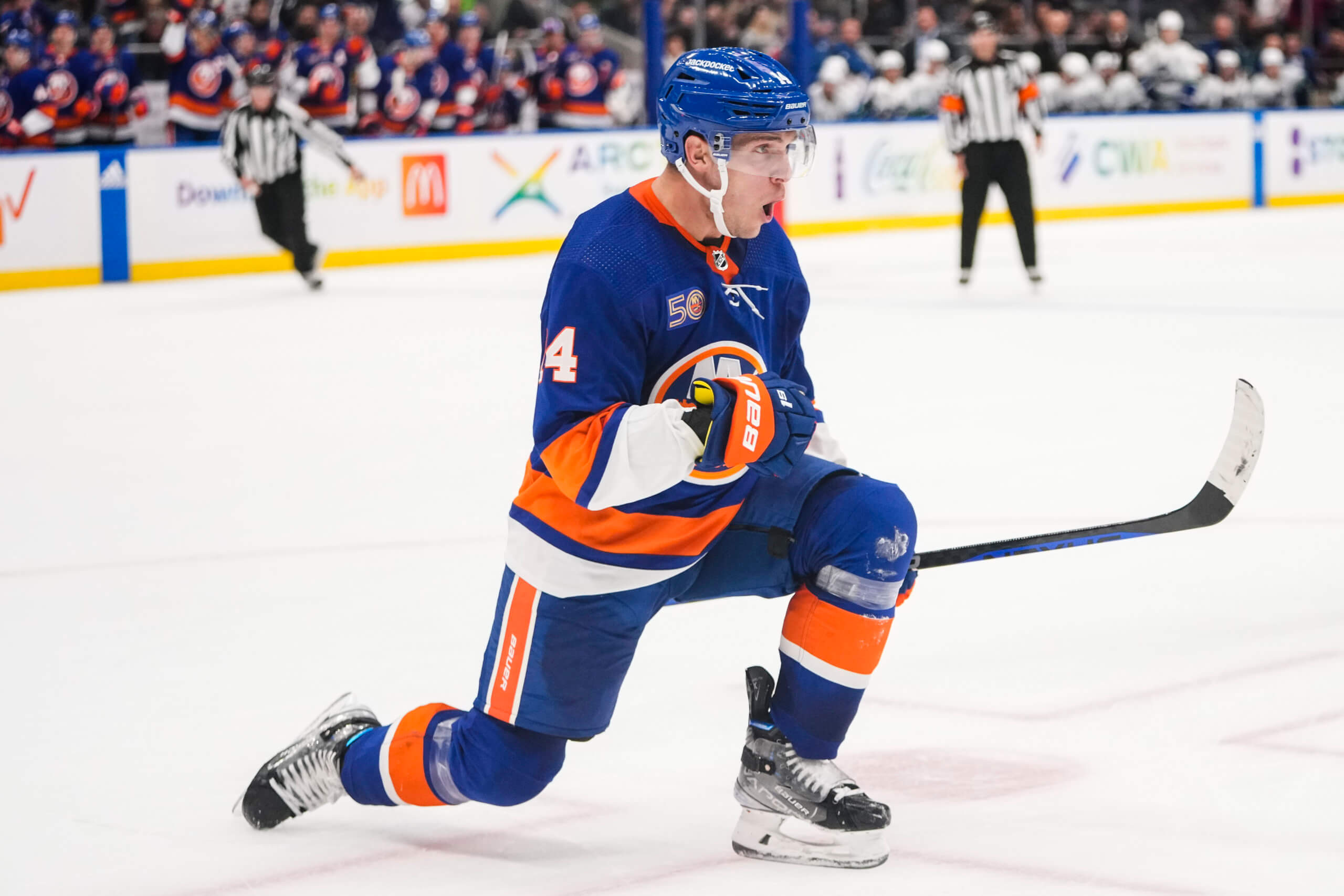 Rumors that Bo Horvat is set to sign a crazy new contract with Islanders -  HockeyFeed