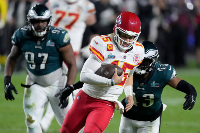 Chiefs claw back to beat Eagles 38-35 in dramatic and controversial Super  Bowl