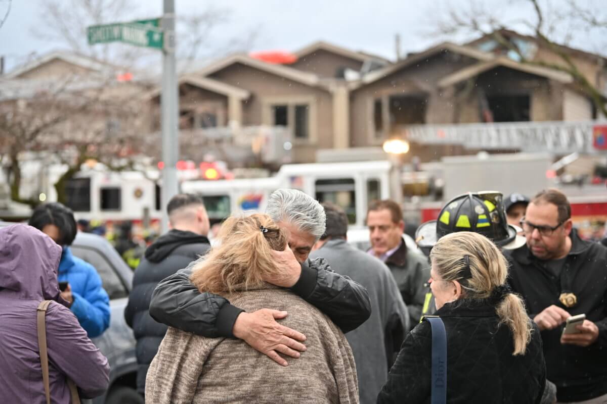 Massive Staten Island House Fire Prompts Collapse, Injures 20 ...