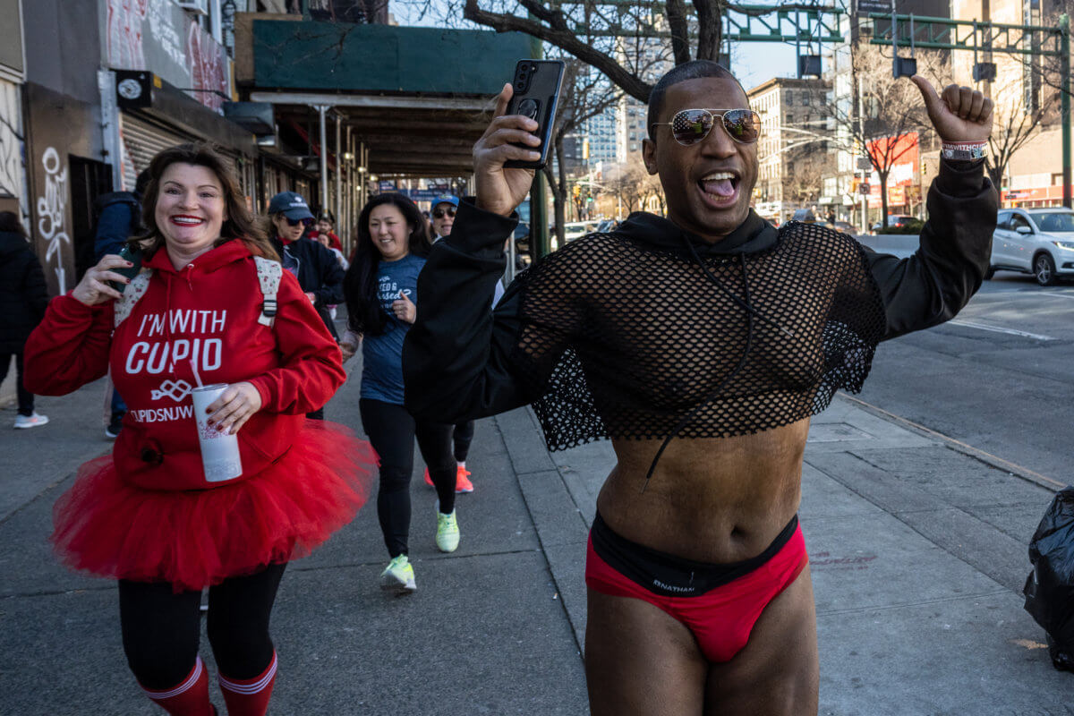 Cupid's Undie Run: Hundreds run in underwear to raise charity