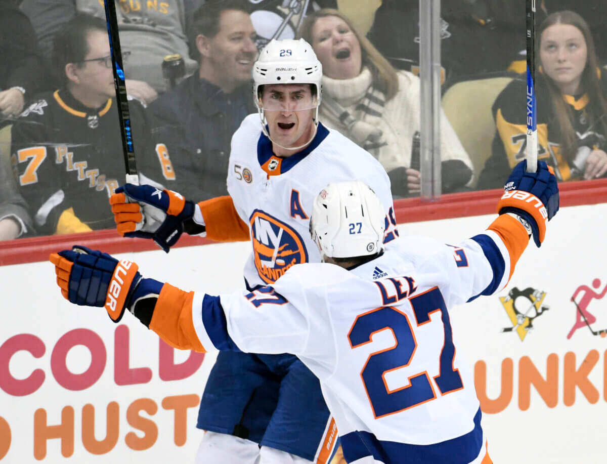 Islanders' point streak ends with loss to Penguins - Newsday
