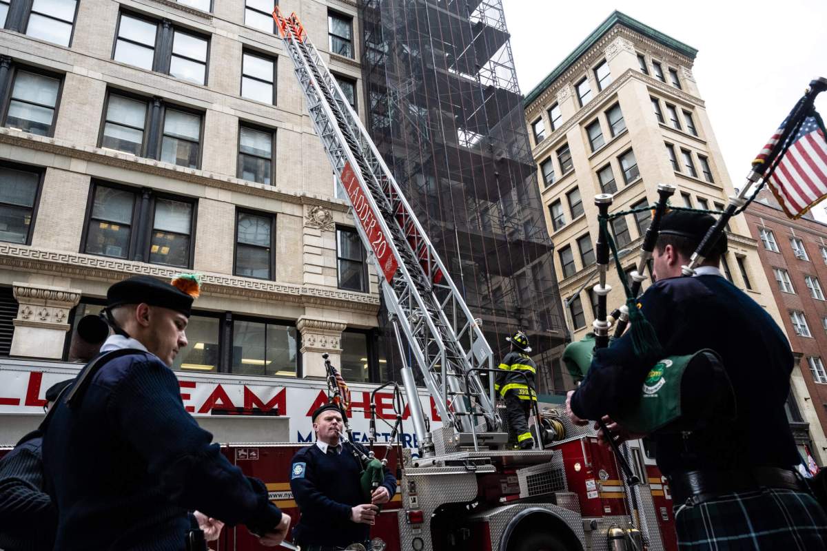 FDNY Ladder 20 raises its ladder to the sixth floor