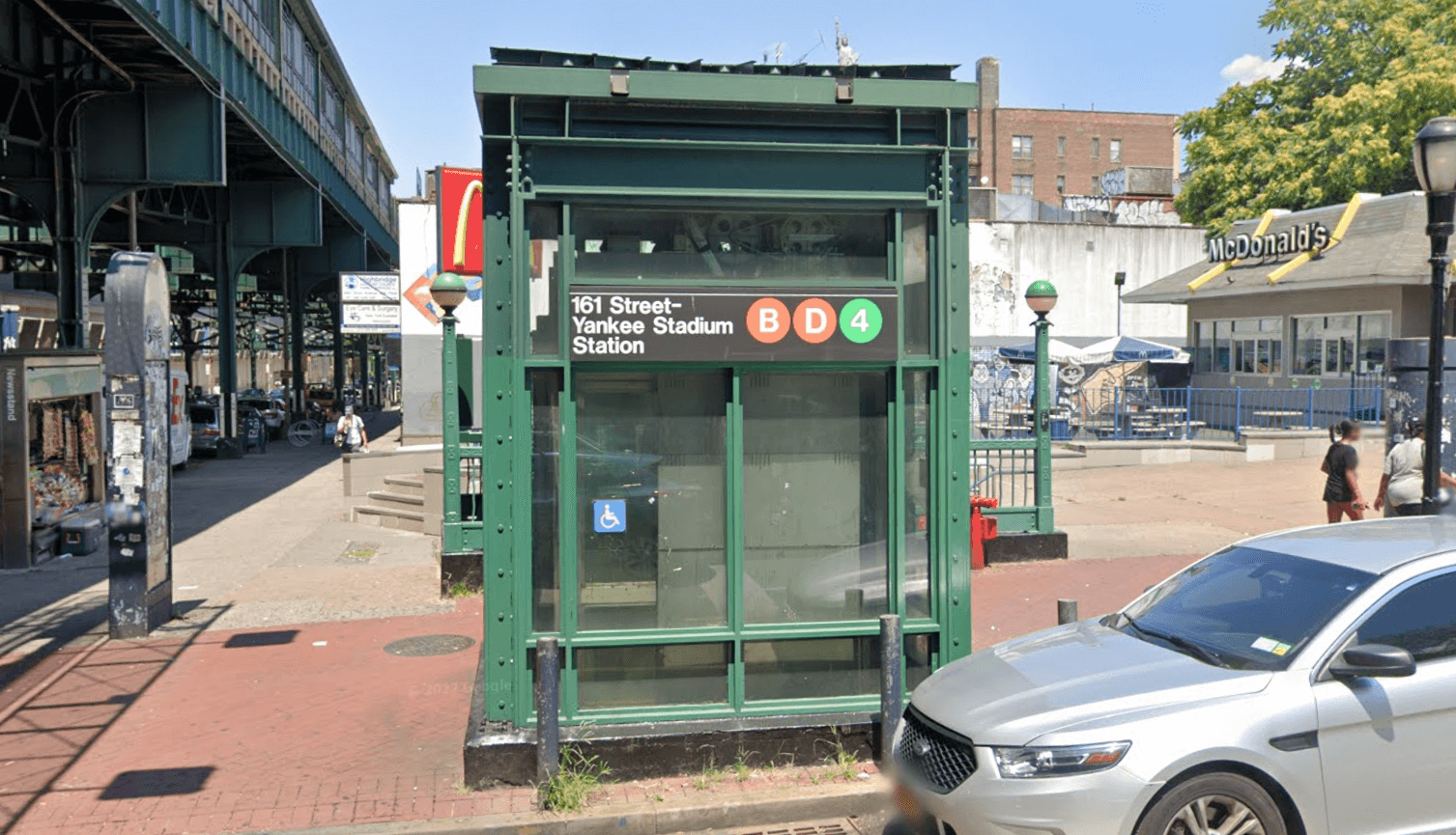 City Life Org - As Postseason Baseball Returns to the Bronx, the MTA is the  Winning Choice to Get to Yankee Stadium