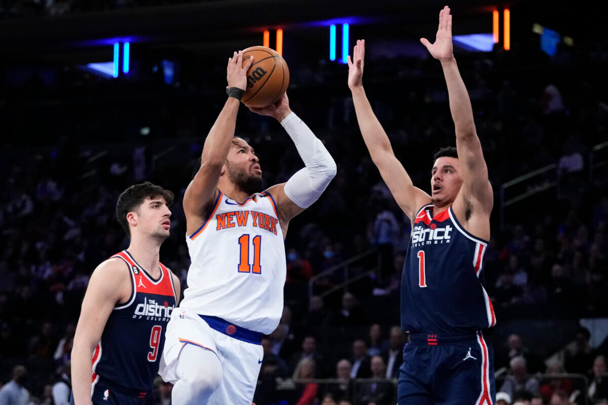 Knicks sluggish start to clinch playoffs with 118109 win over