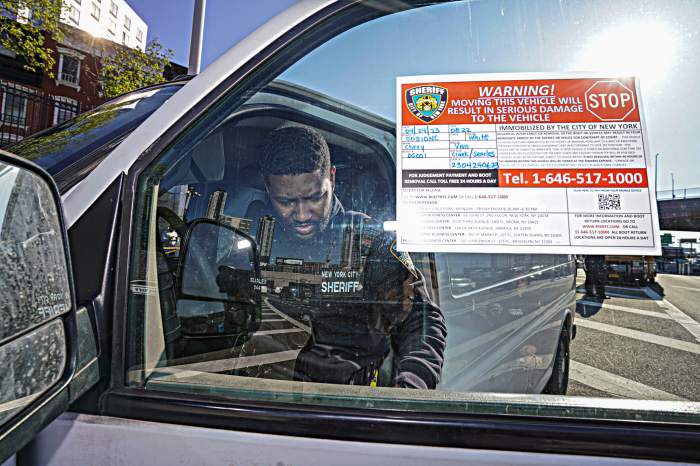 The Sheriff’s Office joined the Triborough Bridge and Tunnel Authority, the New York City Taxi and Limousine Commission, along with several other agencies on April 24 to perform a joint checkpoint operation at the Queens Midtown Tunnel.