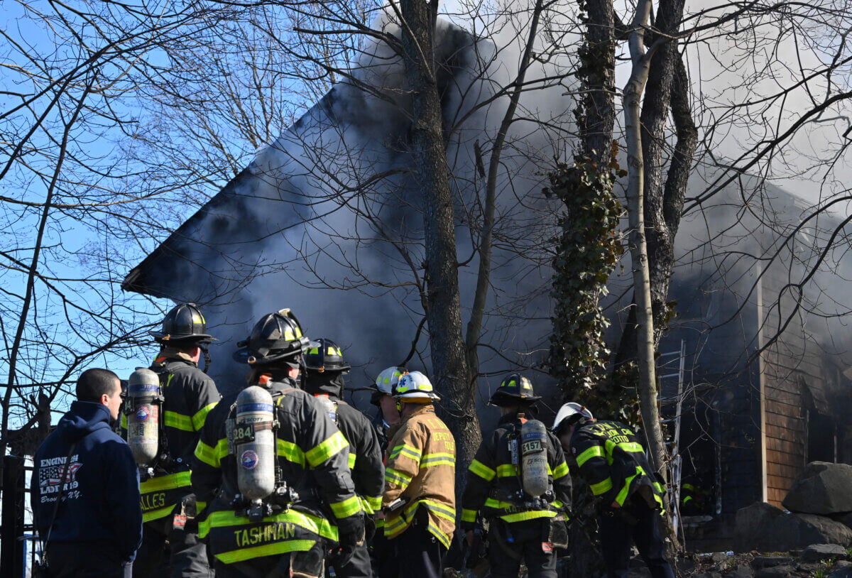 Firefighters Injured In Sunday Morning Staten Island Blaze | AmNewYork