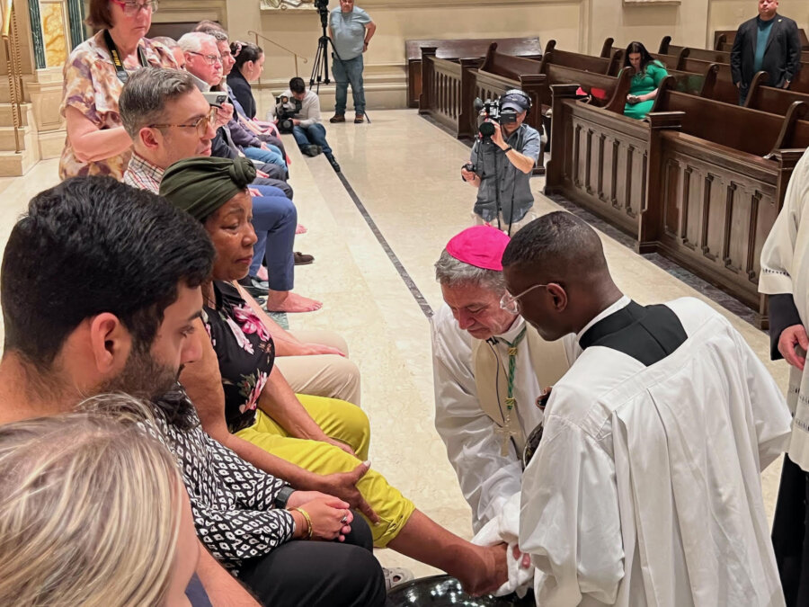 Catholics in Brooklyn celebrate start of Easter Triduum with solemn