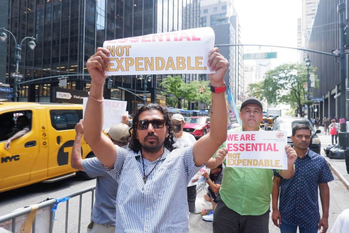 Taxi and rideshare drivers protesting for an exemption from congestion pricing