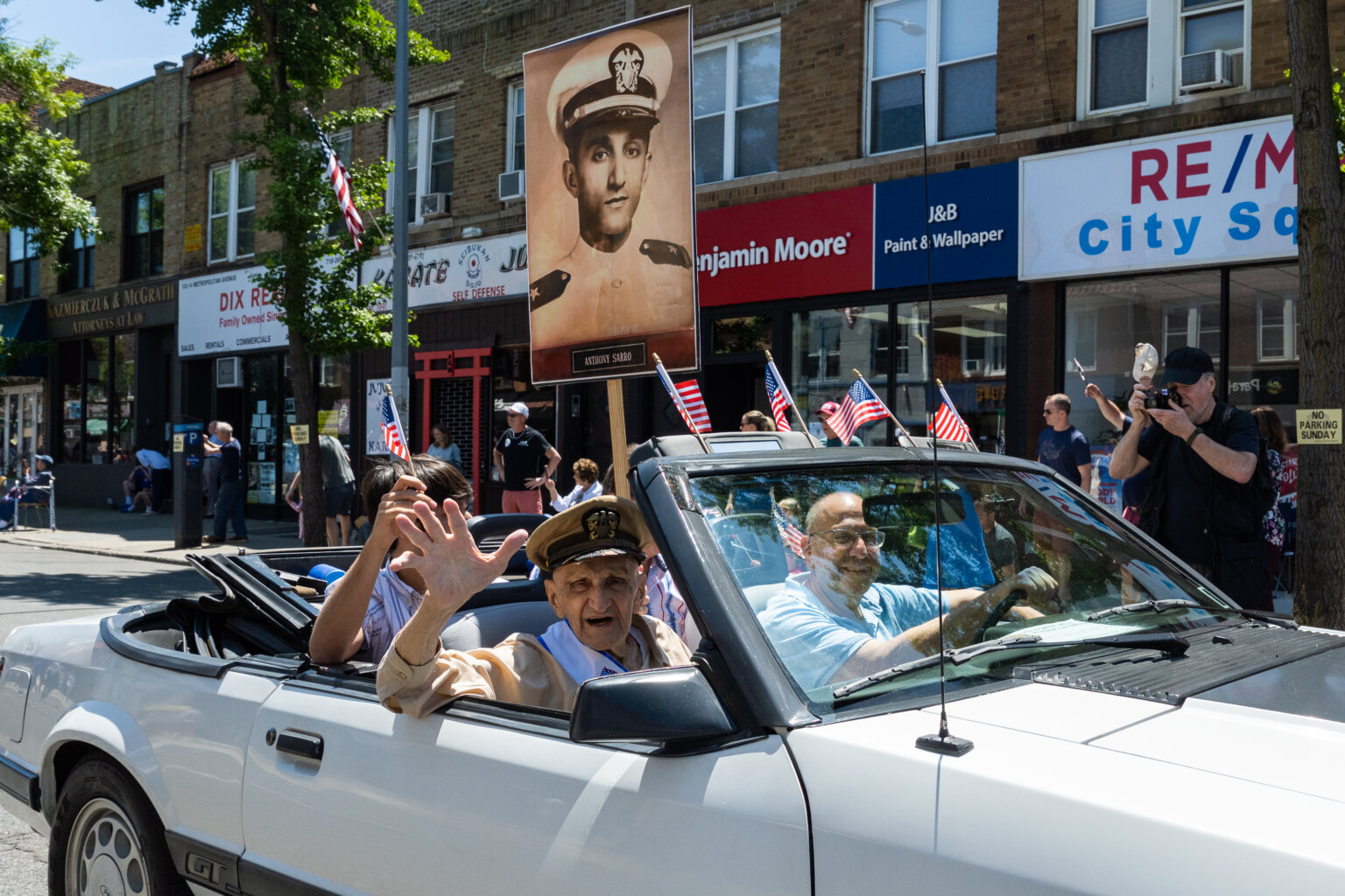 Queens parade pays tribute to Vietnam War veterans.