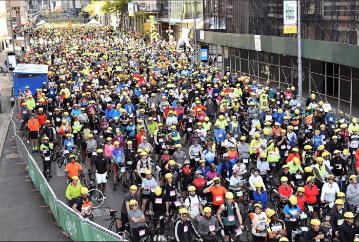 32,000 cyclists participate in the tour each year