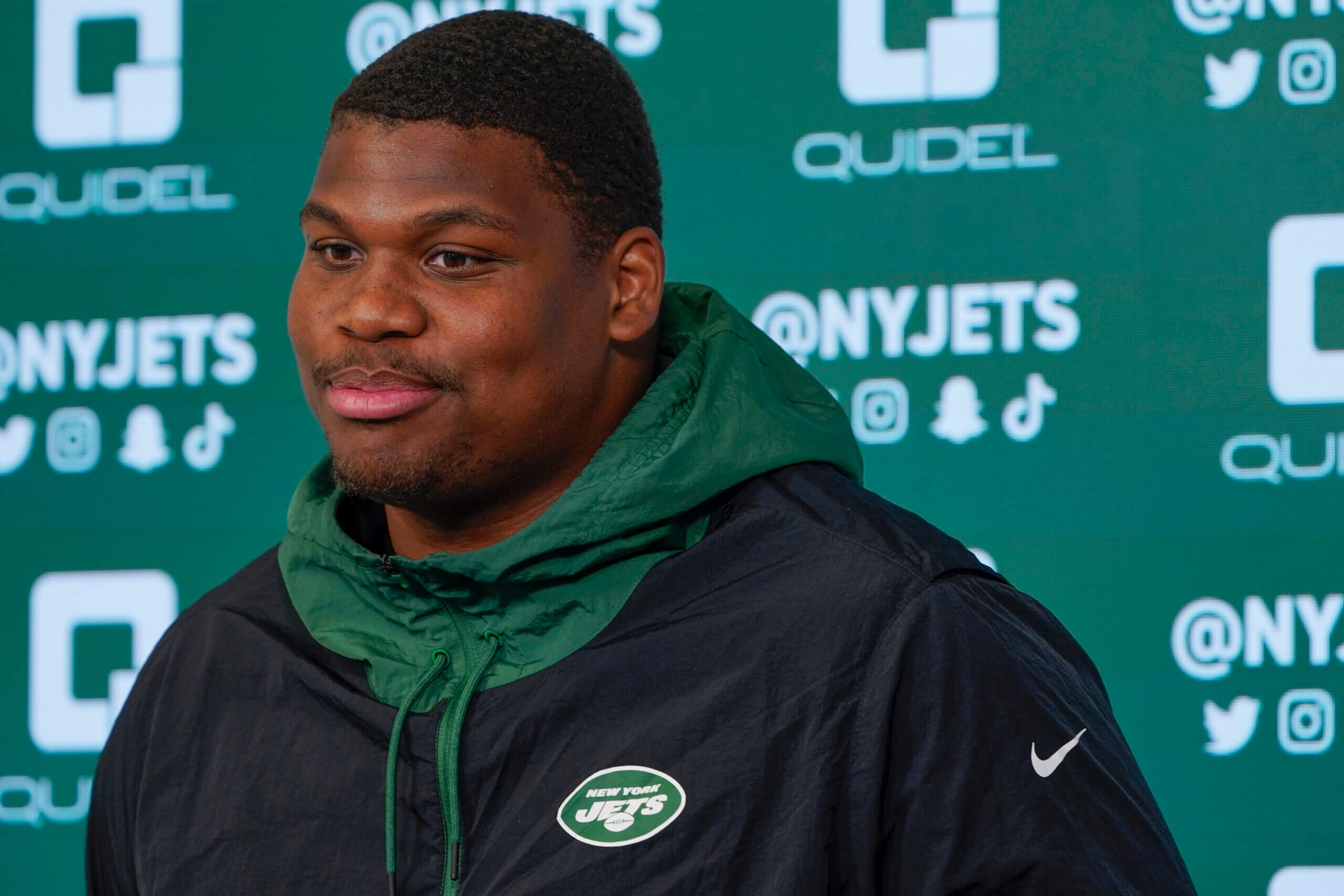 Jets' Quinnen Williams helps single-parent households, youth